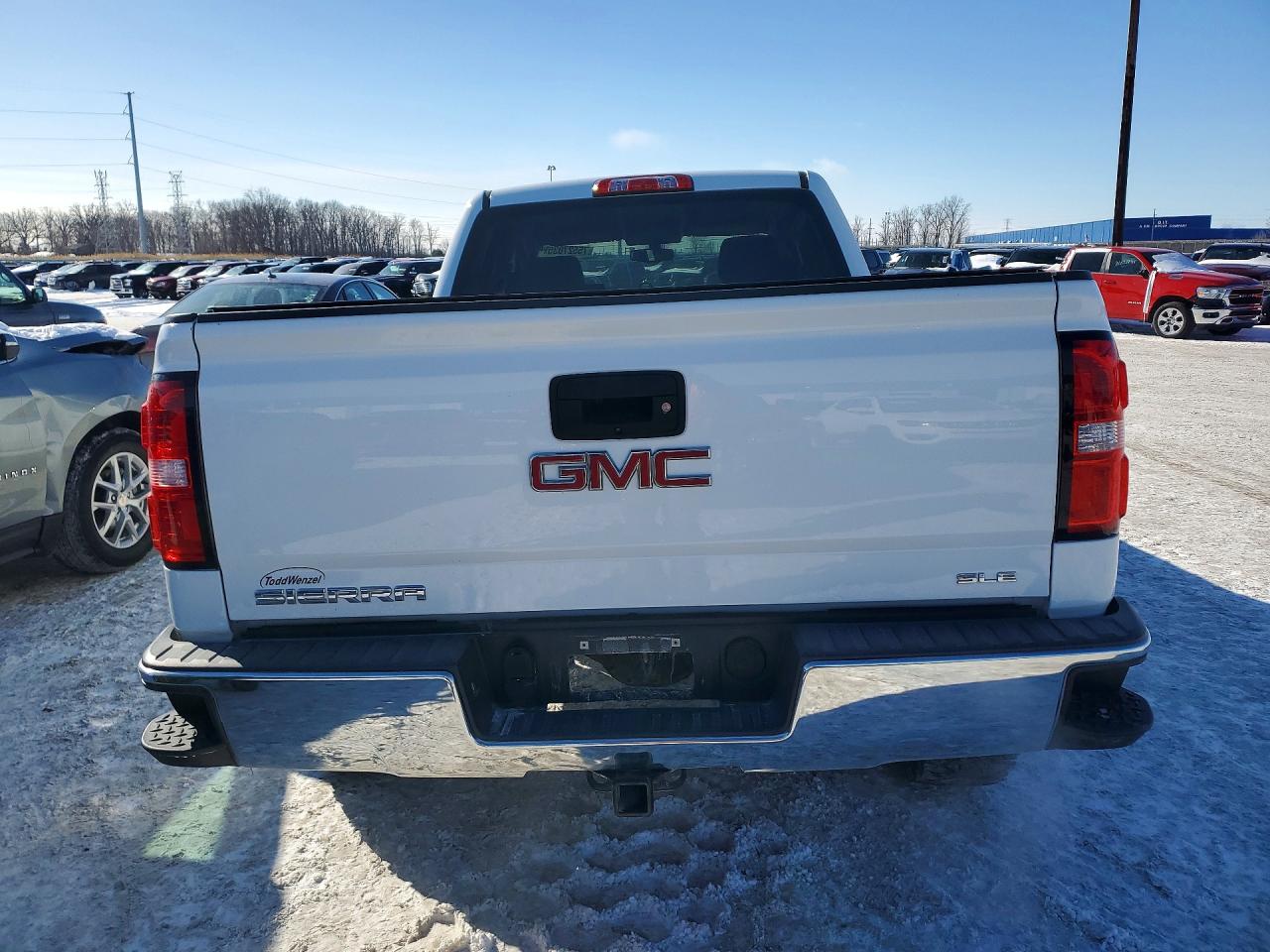 2018 Gmc Sierra K1500 Sle White vin: 1GTV2MEC6JZ327803
