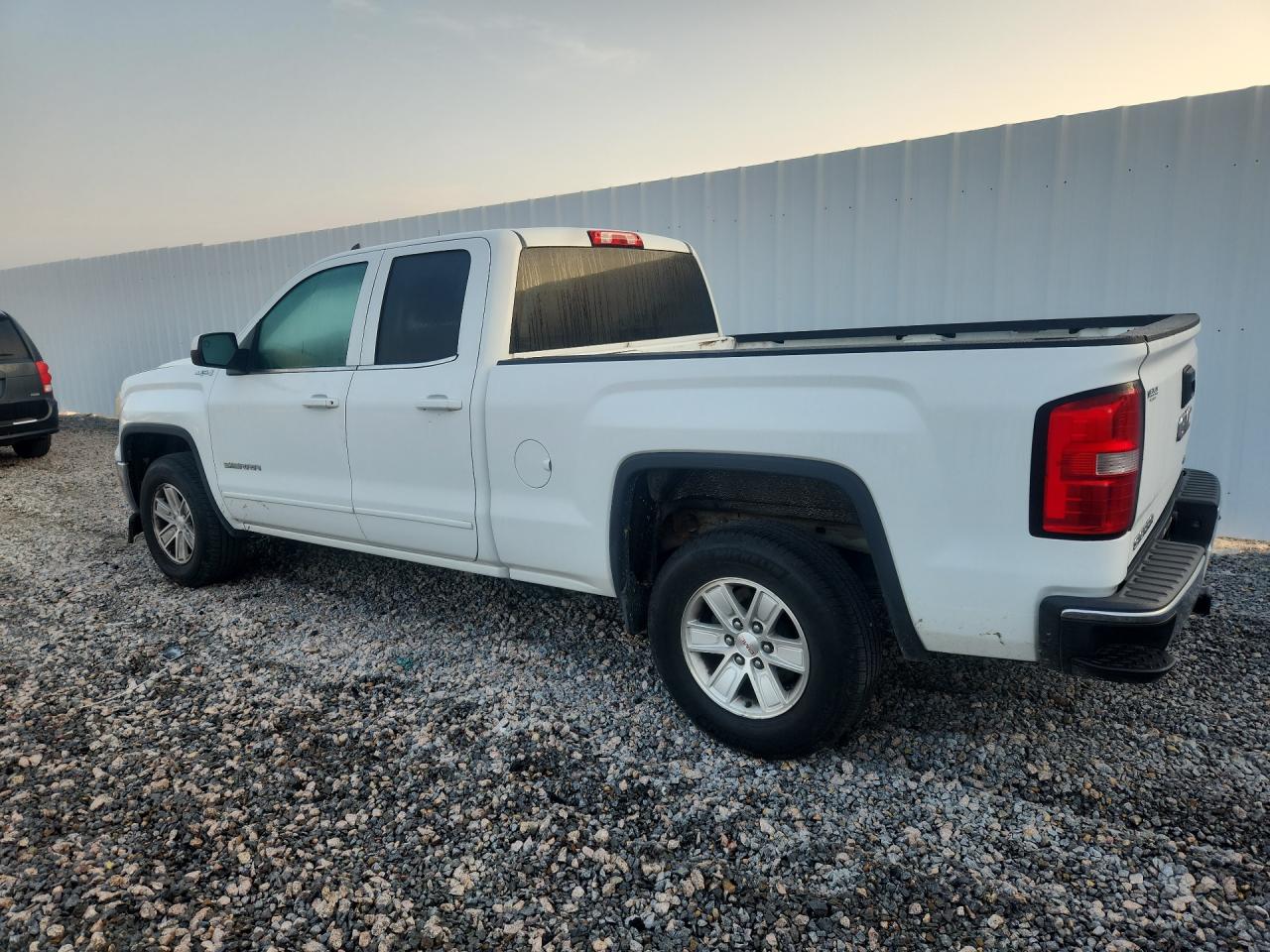 2015 Gmc Sierra K1500 Sle Белый vin: 1GTV2UEC2FZ186297