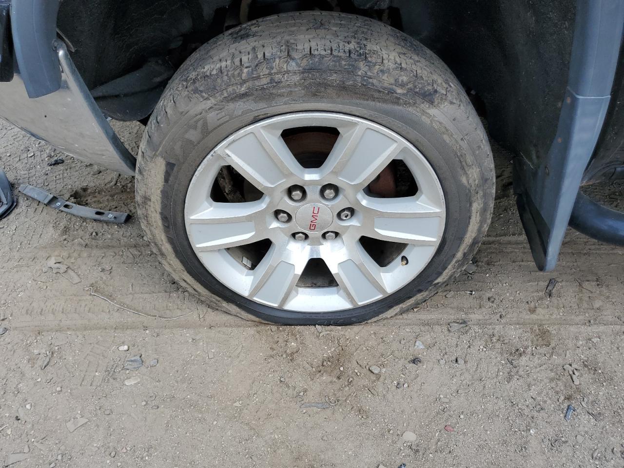 2015 Gmc Sierra K1500 Sle Black vin: 1GTV2UEC3FZ181173 Damage: Left Front Tire, Flat, Repair Required