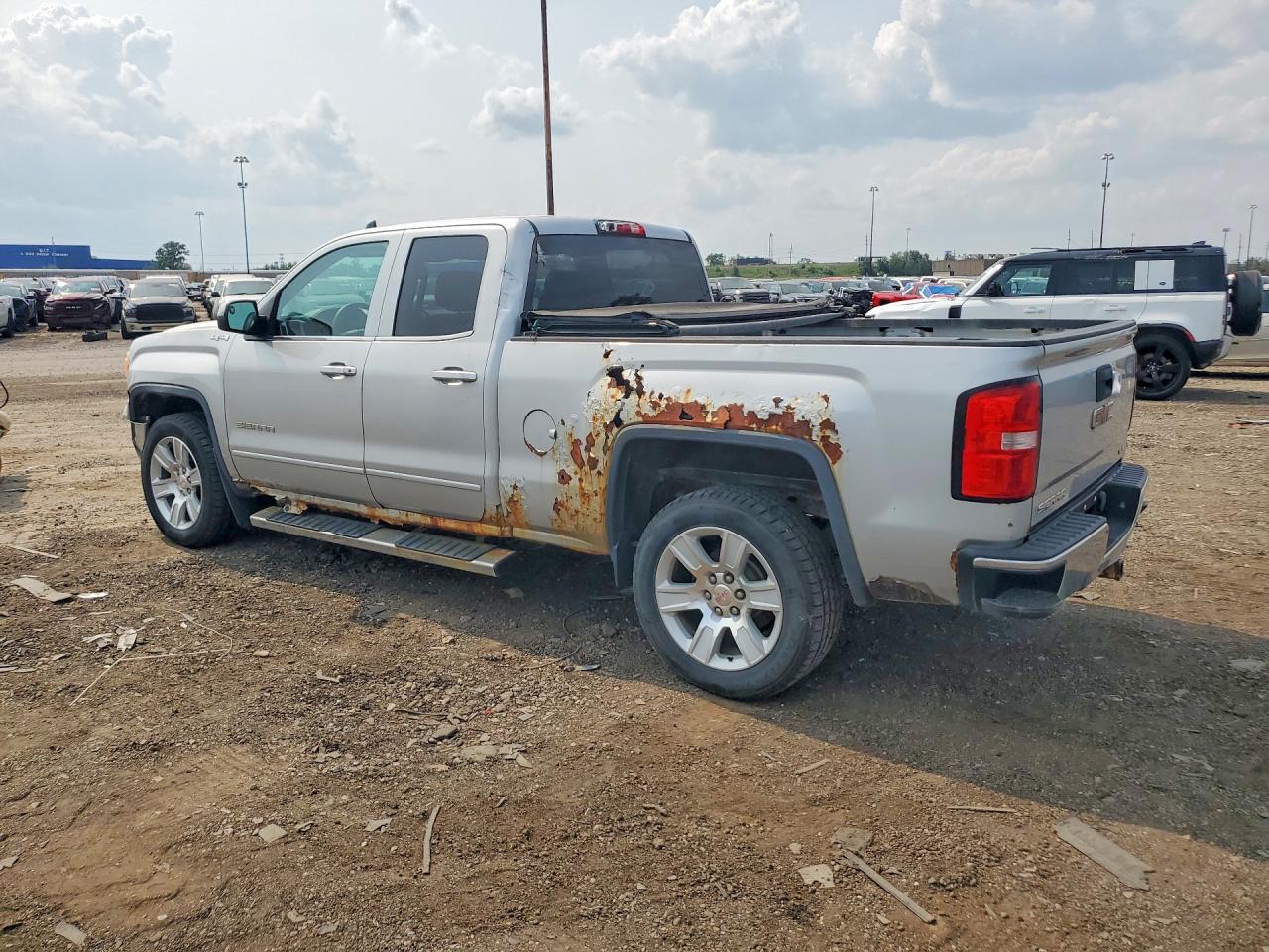2015 Gmc Sierra K1500 Sle Серебряный vin: 1GTV2UEC3FZ362502