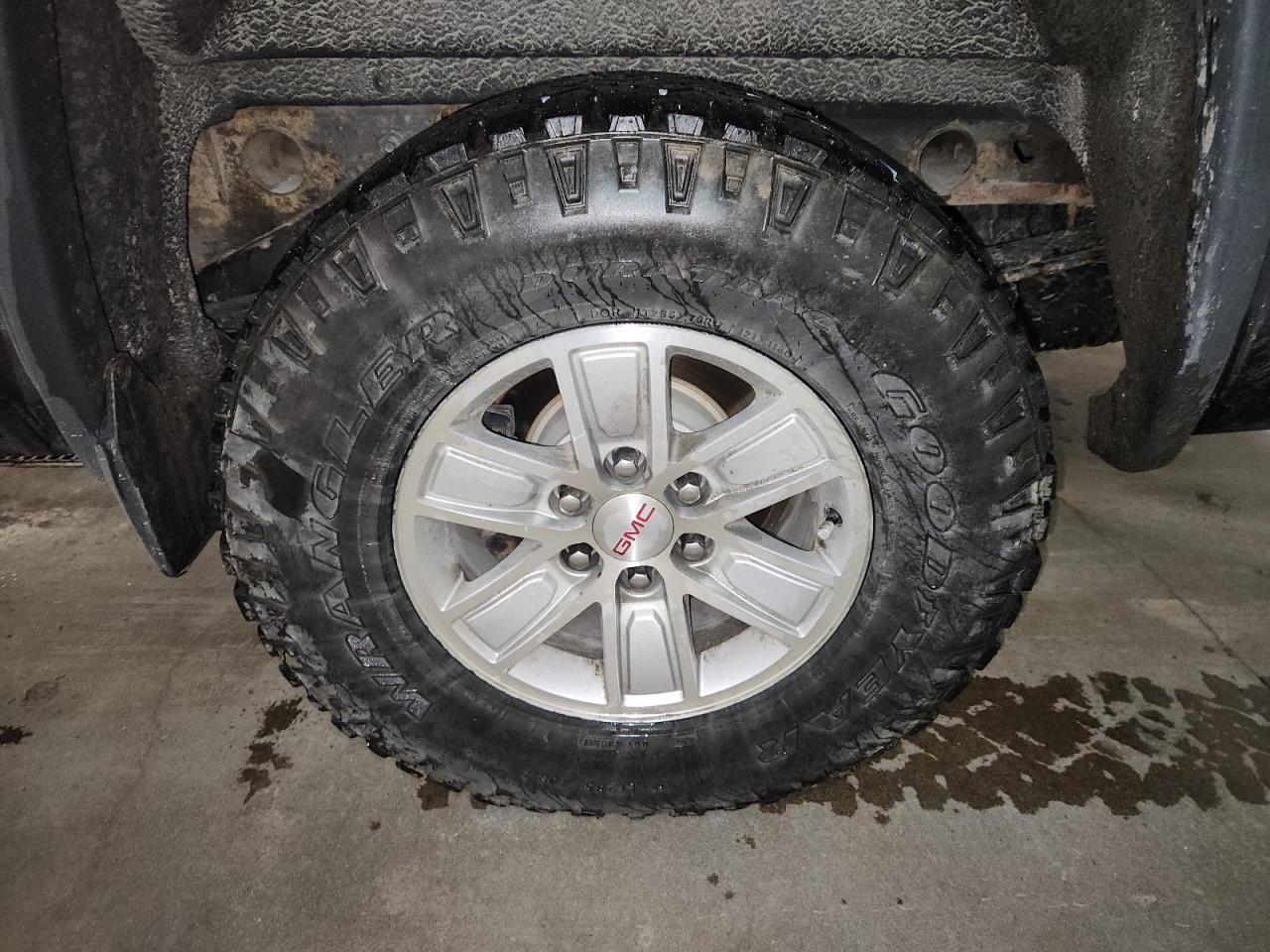 2015 Gmc Sierra K1500 Sle Black vin: 1GTV2UEC5FZ257041 Damage: Left Rear Wheel, Curb Rash, > 12 Inches