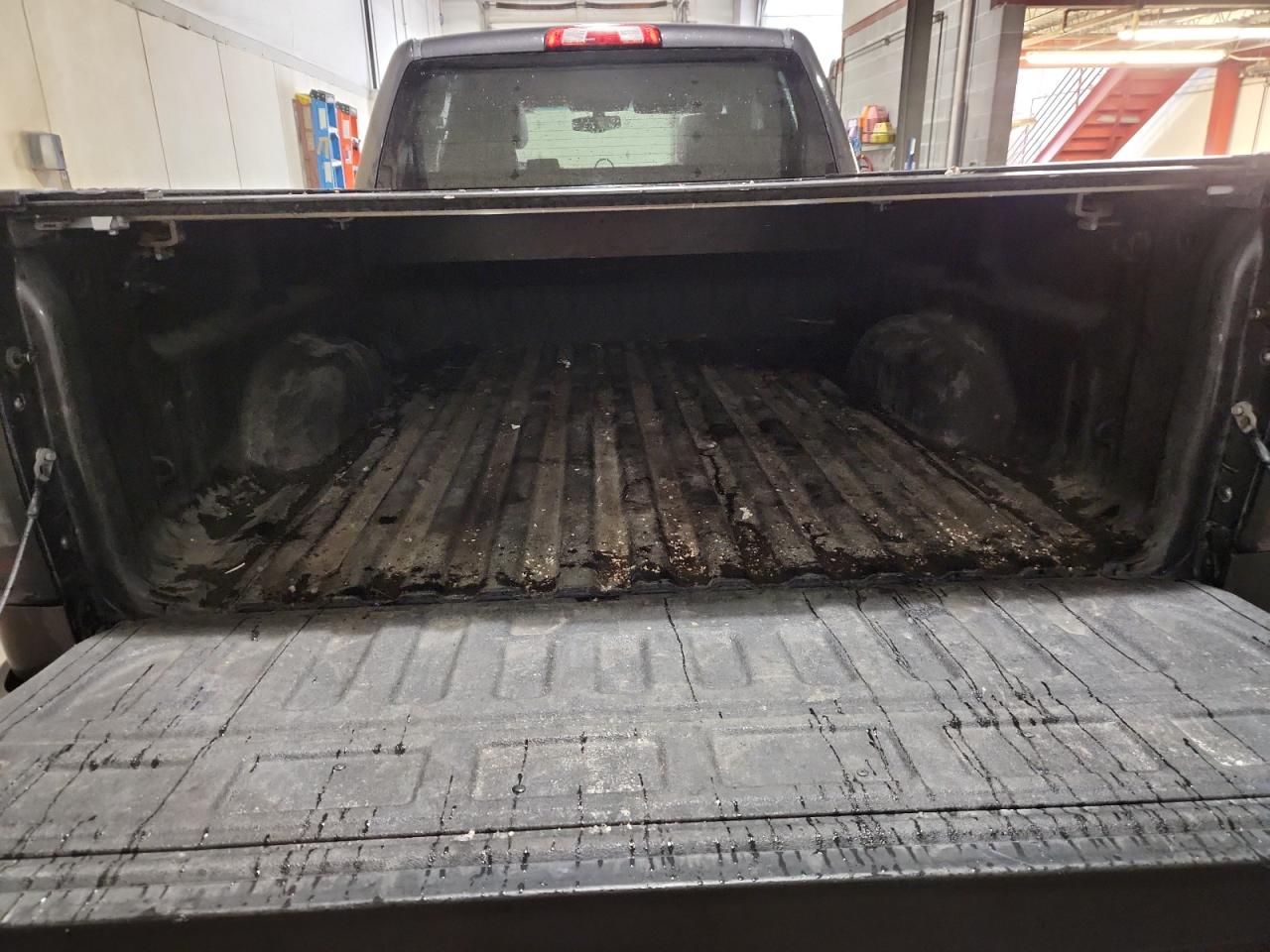 2015 Gmc Sierra K1500 Sle Black vin: 1GTV2UEC5FZ257041 Damage: Tonneau Cover, Aftermarket, Acceptable