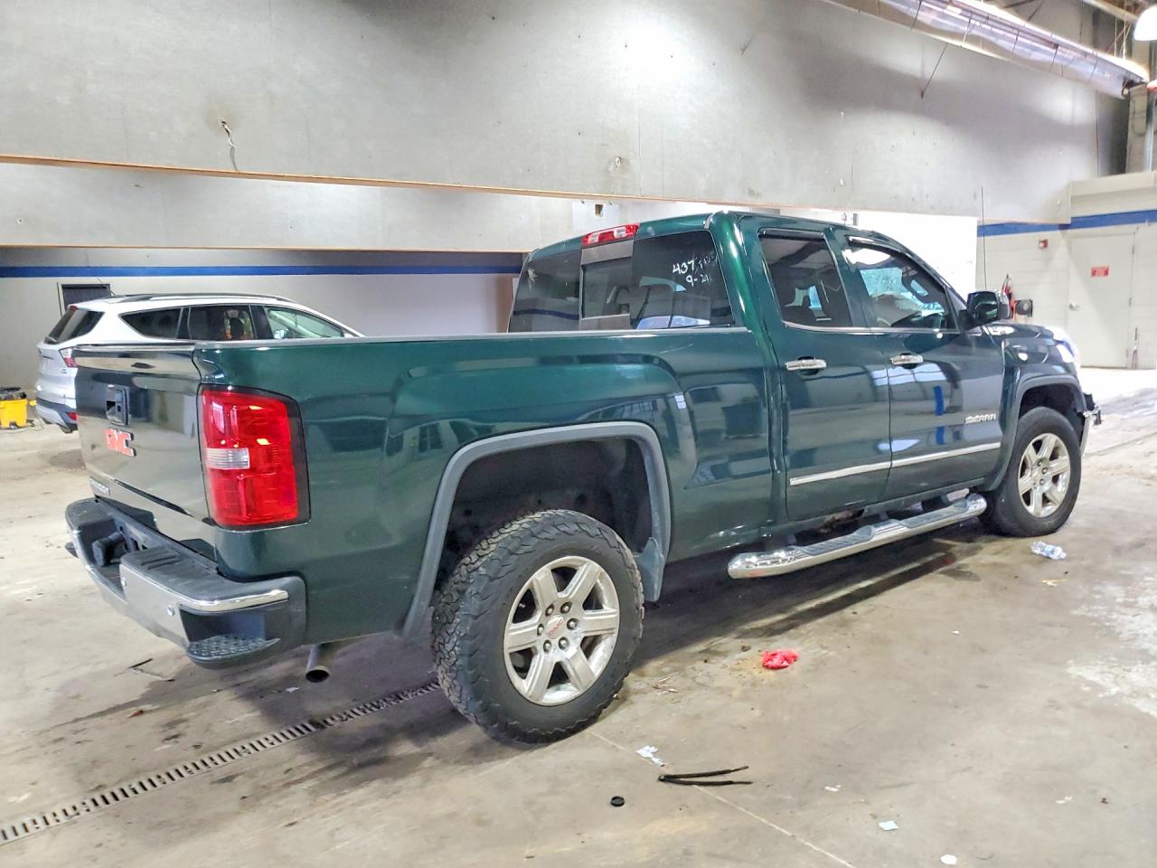 2015 Gmc Sierra K1500 Slt Зеленый vin: 1GTV2VEC8FZ244239