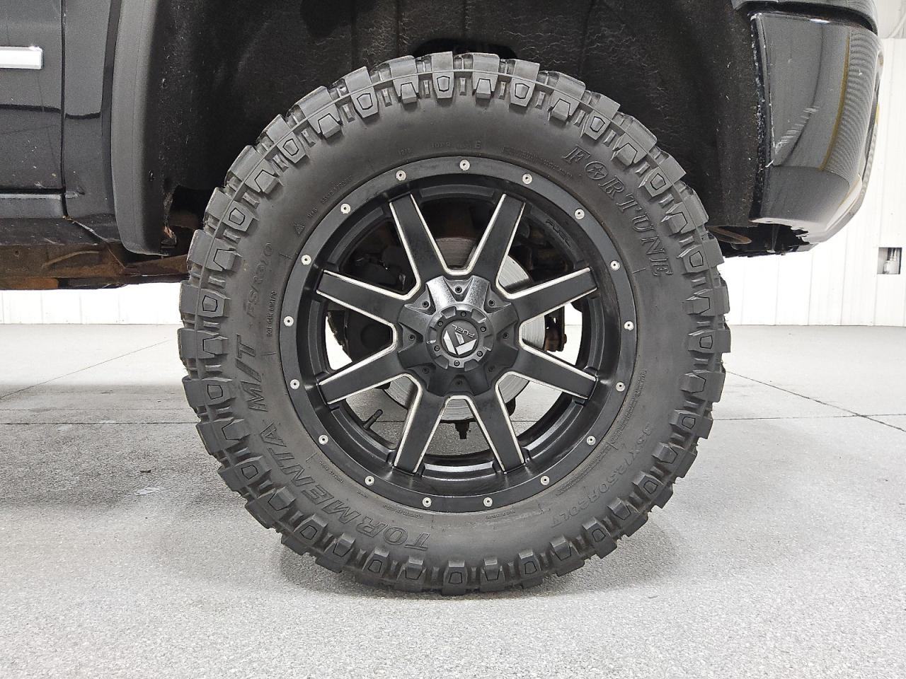 2015 Gmc Sierra K1500 Slt Black vin: 1GTV2VECXFZ399682 Damage: Right Front Wheel, Aftermarket, Acceptable