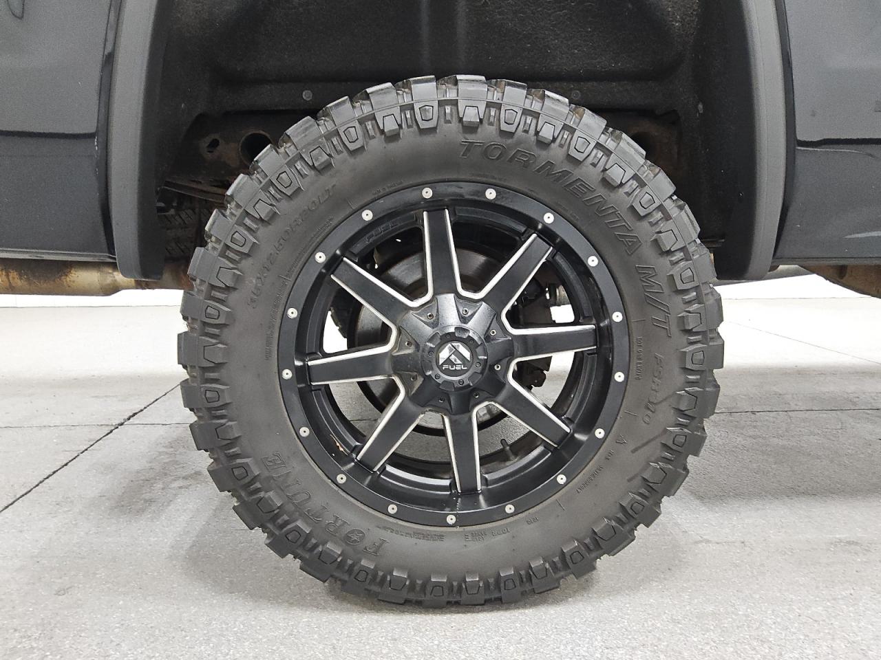 2015 Gmc Sierra K1500 Slt Black vin: 1GTV2VECXFZ399682 Damage: Right Rear Wheel, Aftermarket, Acceptable