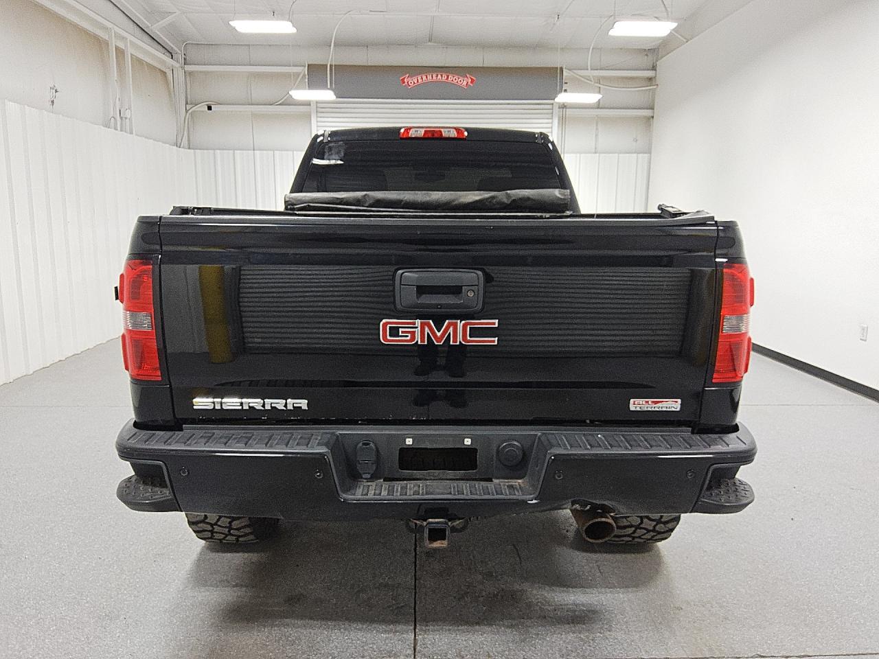 2015 Gmc Sierra K1500 Slt Black vin: 1GTV2VECXFZ399682 Damage: Tonneau Cover, Aftermarket, Acceptable