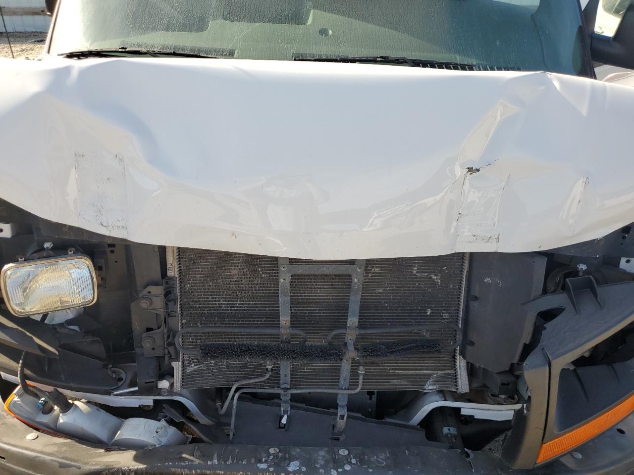 2017 Gmc Savana G2500 White vin: 1GTW7AFF1H1337533