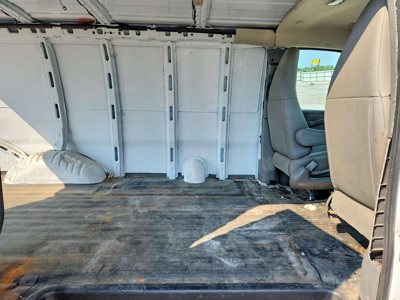 2020 Gmc Savana G2500 White vin: 1GTW7AFG6L1192572