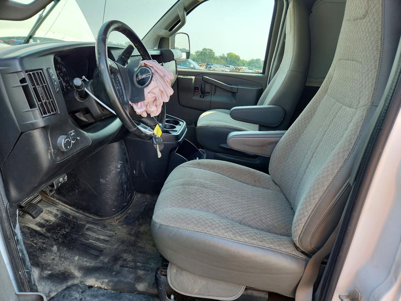 2020 Gmc Savana G2500 White vin: 1GTW7AFG6L1192572