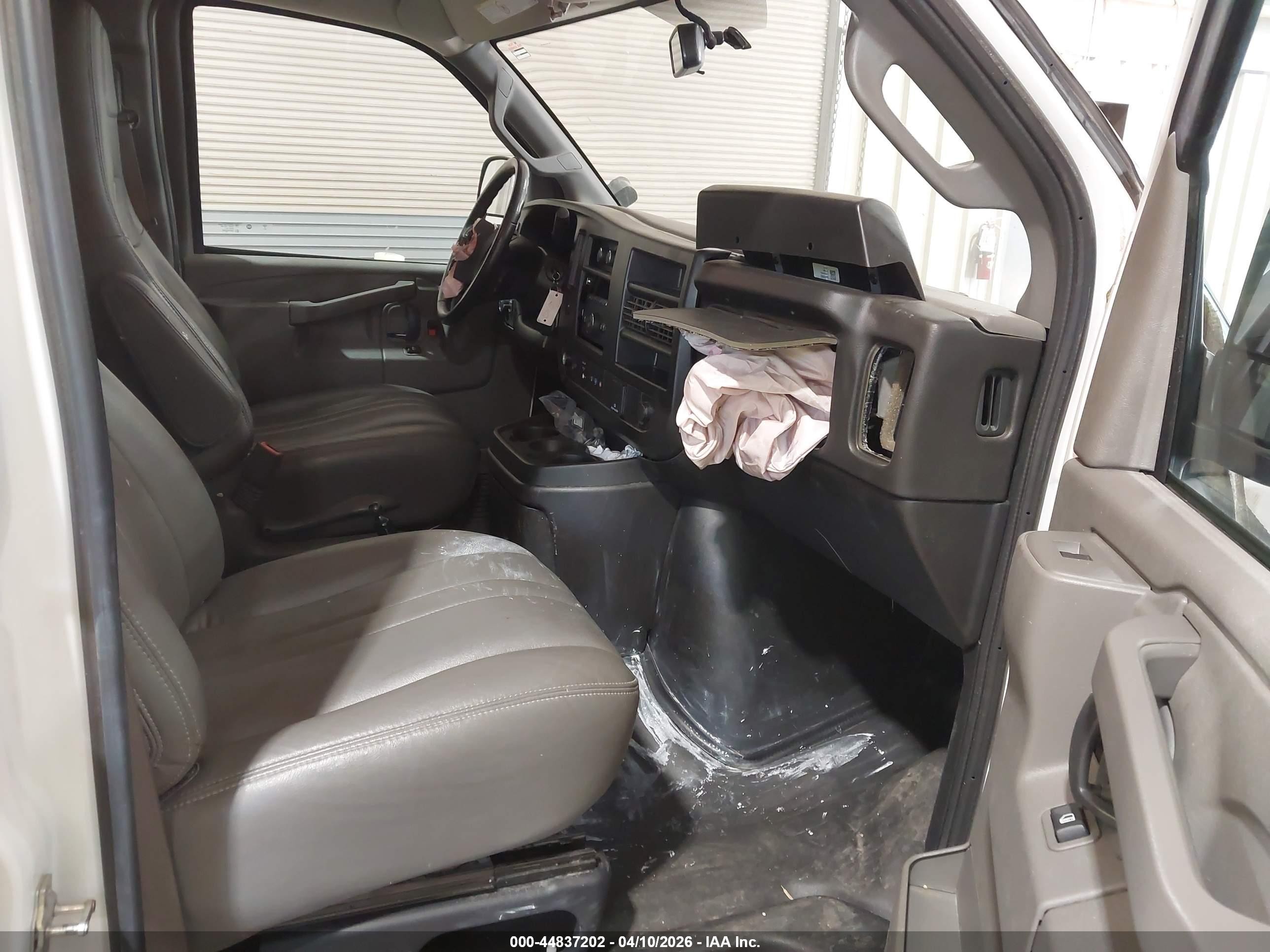 2023 Gmc Savana Cargo Rwd 2500 Regular Wheelbase Work Van White vin: 1GTW7AFP5P1108392