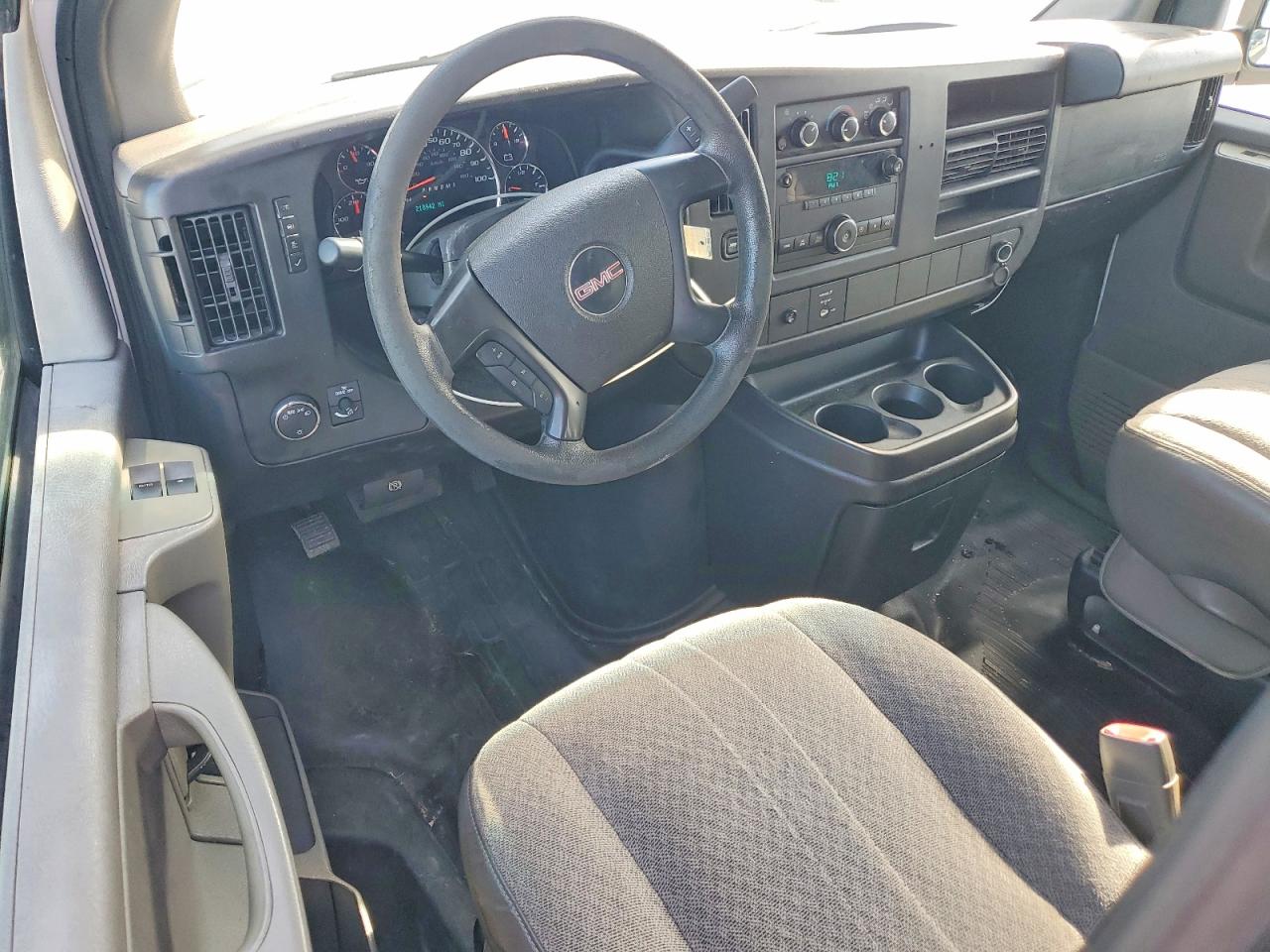 2014 Gmc Savana G2500 White vin: 1GTW7FCA4E1904030