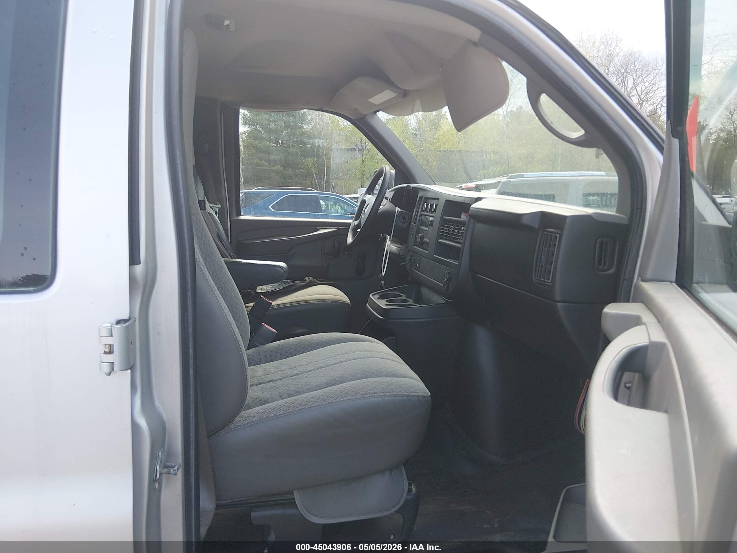 2011 Gmc Savana 2500 Work Van Silver vin: 1GTW7FCA5B1185172