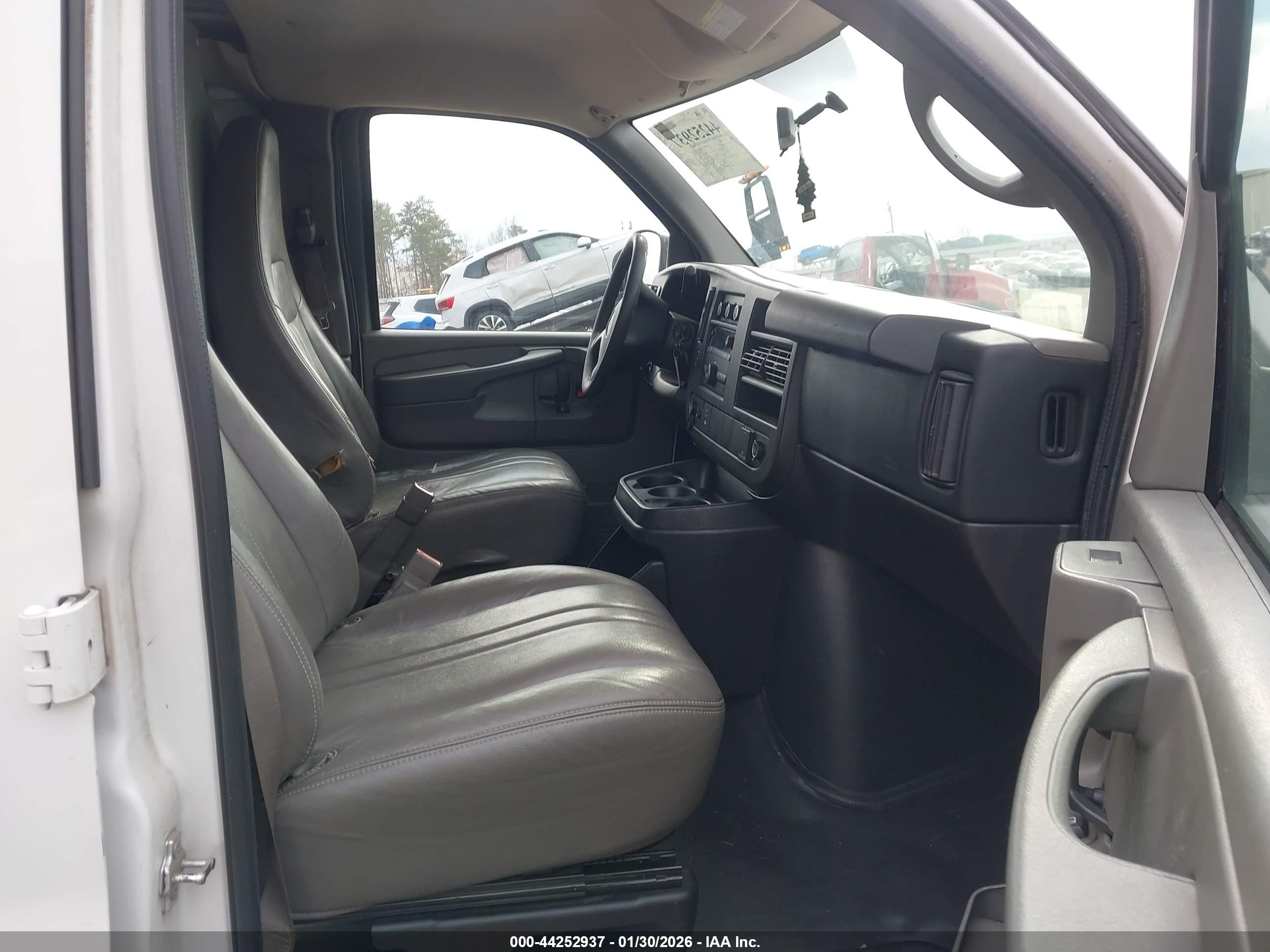 2015 Gmc Savana 2500 Work Van White vin: 1GTW7FCF0F1246977