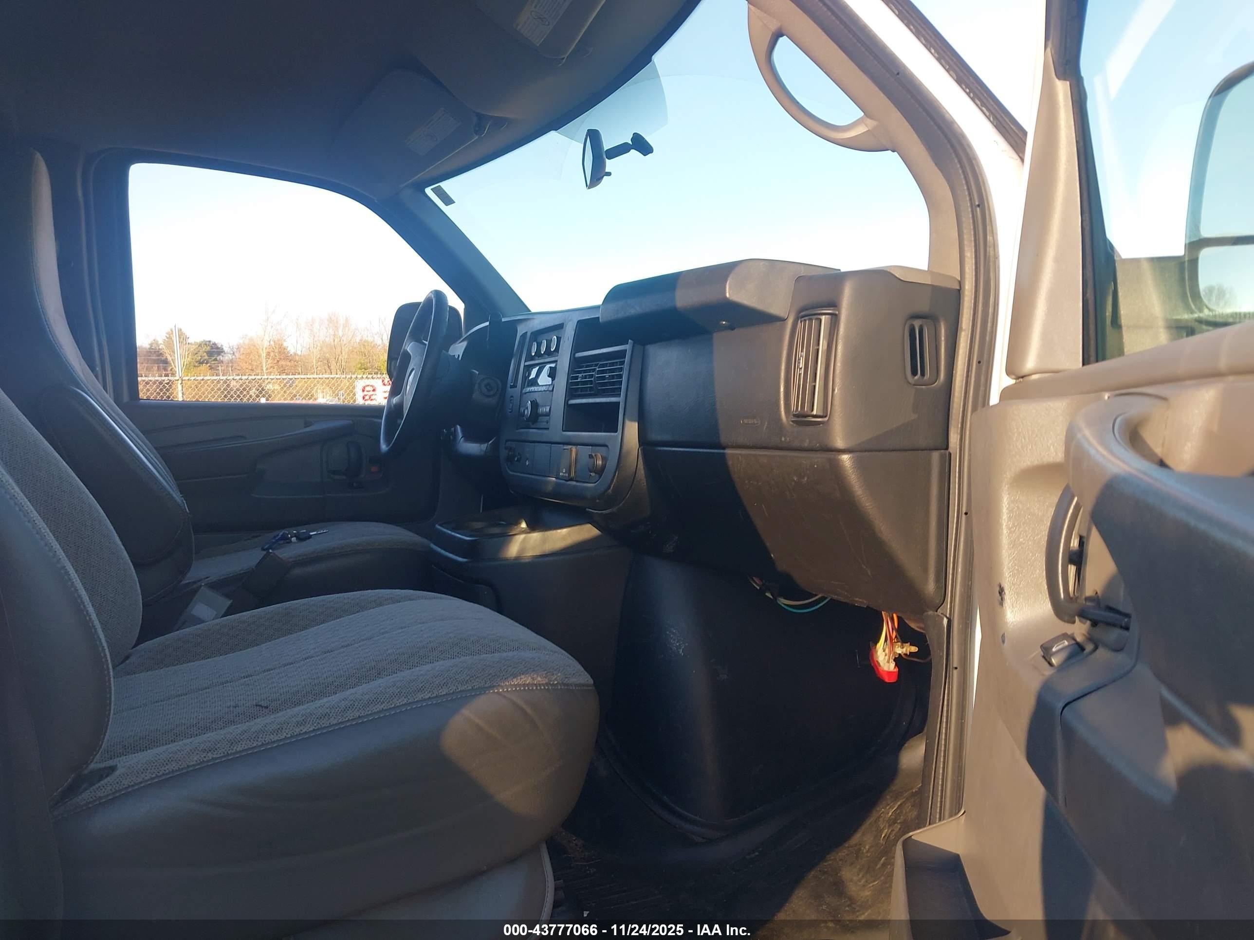 2015 Gmc Savana 2500 Work Van White vin: 1GTW7FCF0F1901199