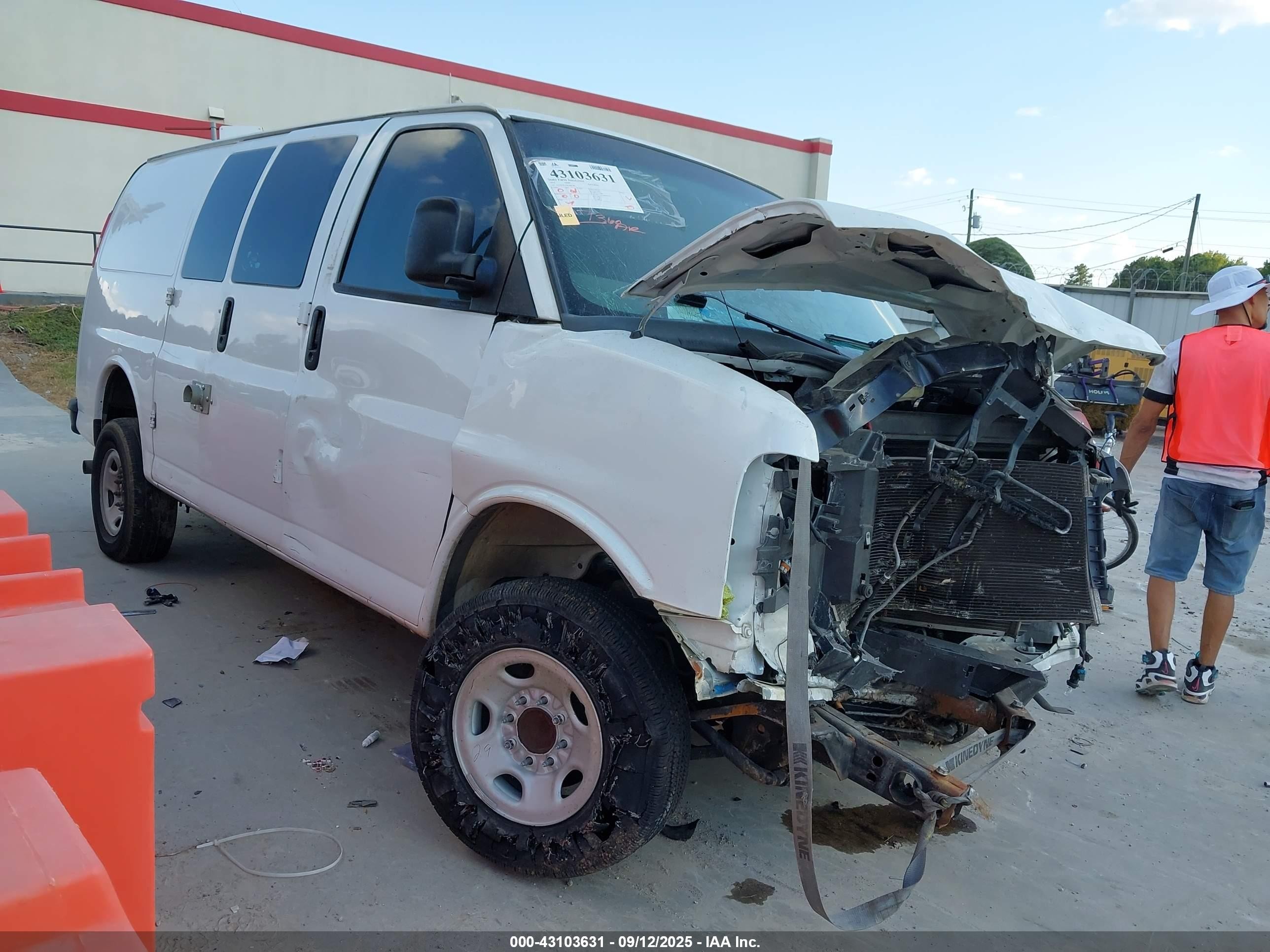 2015 Gmc Savana 2500 Work Van Белый vin: 1GTW7FCF0F1903180