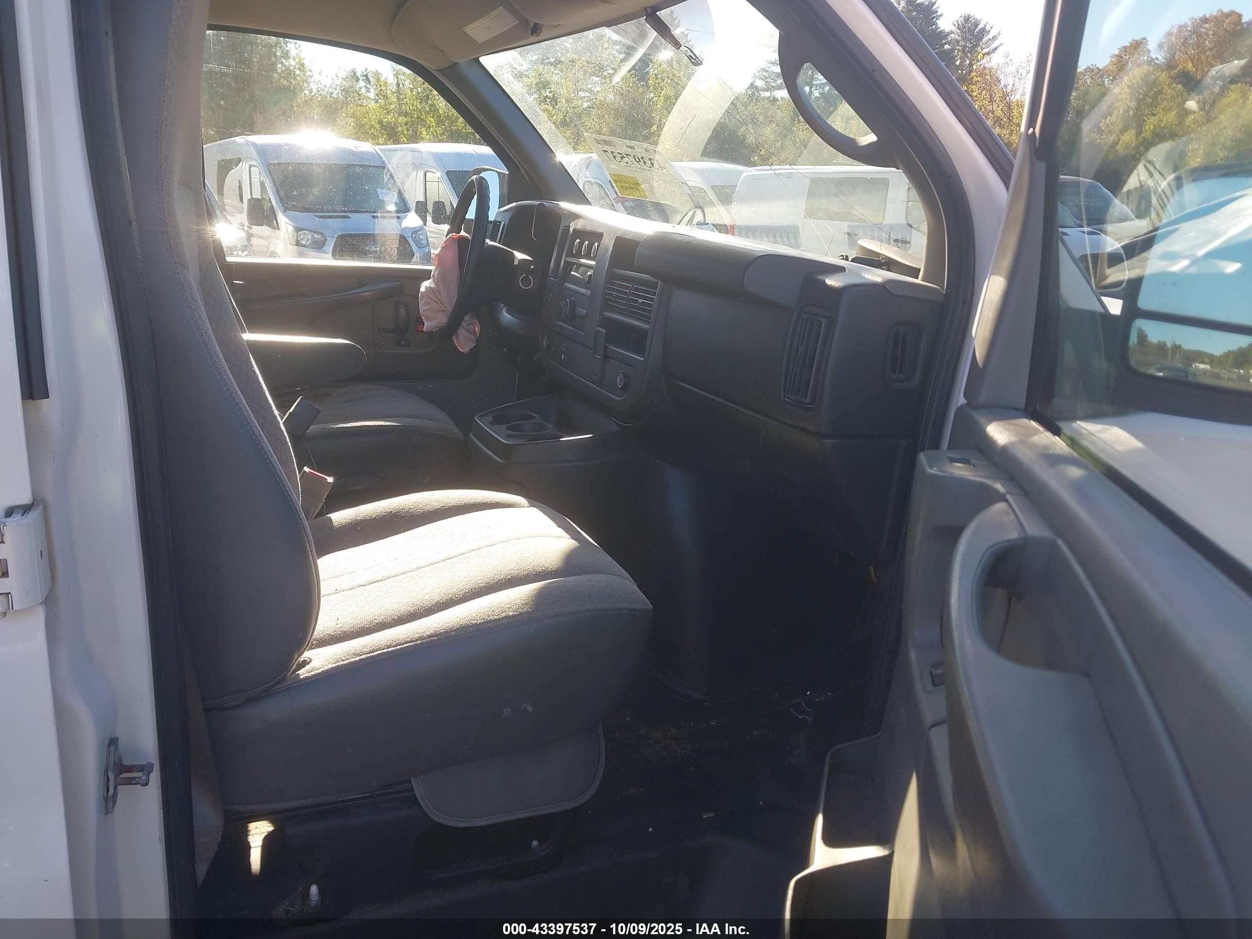 2015 Gmc Savana 2500 Work Van Белый vin: 1GTW7FCF0F1908301