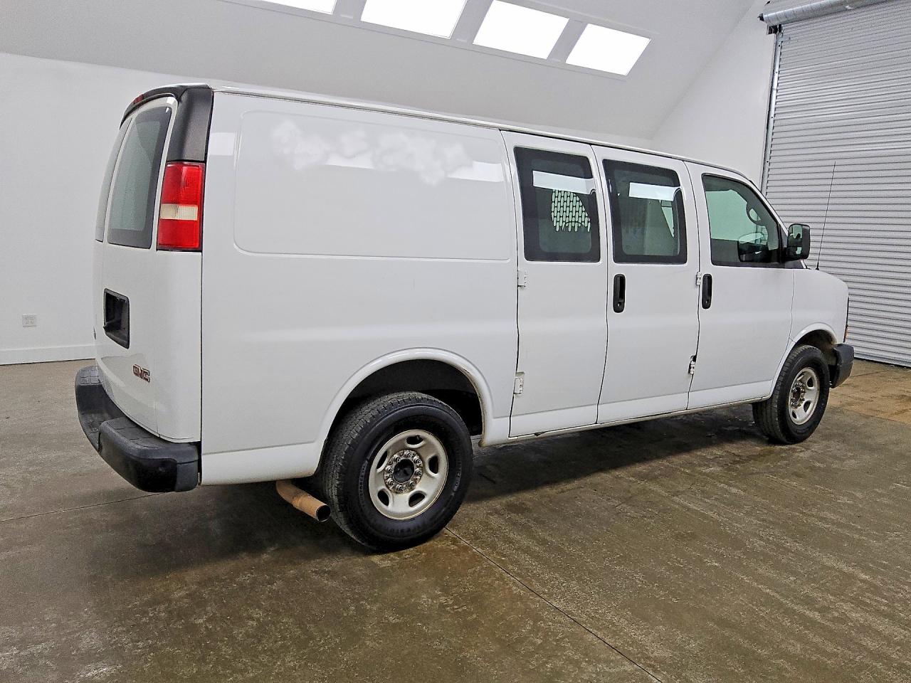 2015 Gmc Savana G2500 White vin: 1GTW7FCF1F1267871