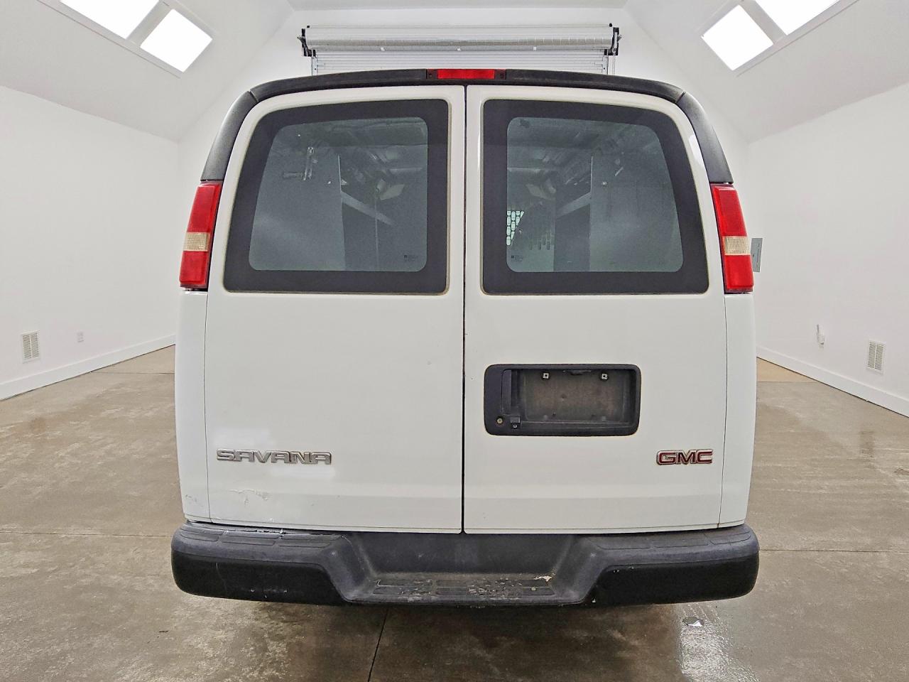 2015 Gmc Savana G2500 White vin: 1GTW7FCF1F1267871