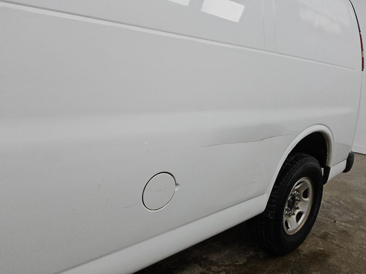 2015 Gmc Savana G2500 White vin: 1GTW7FCF1F1267871 Damage: Left Qtr Panel, Dent(S) W/ Paint Dmg, > 12 Inches