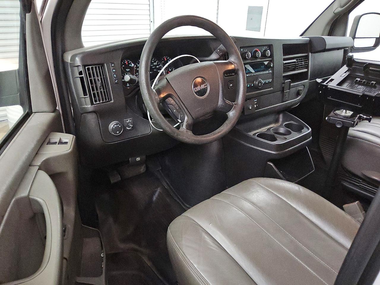 2015 Gmc Savana G2500 White vin: 1GTW7FCF1F1267871