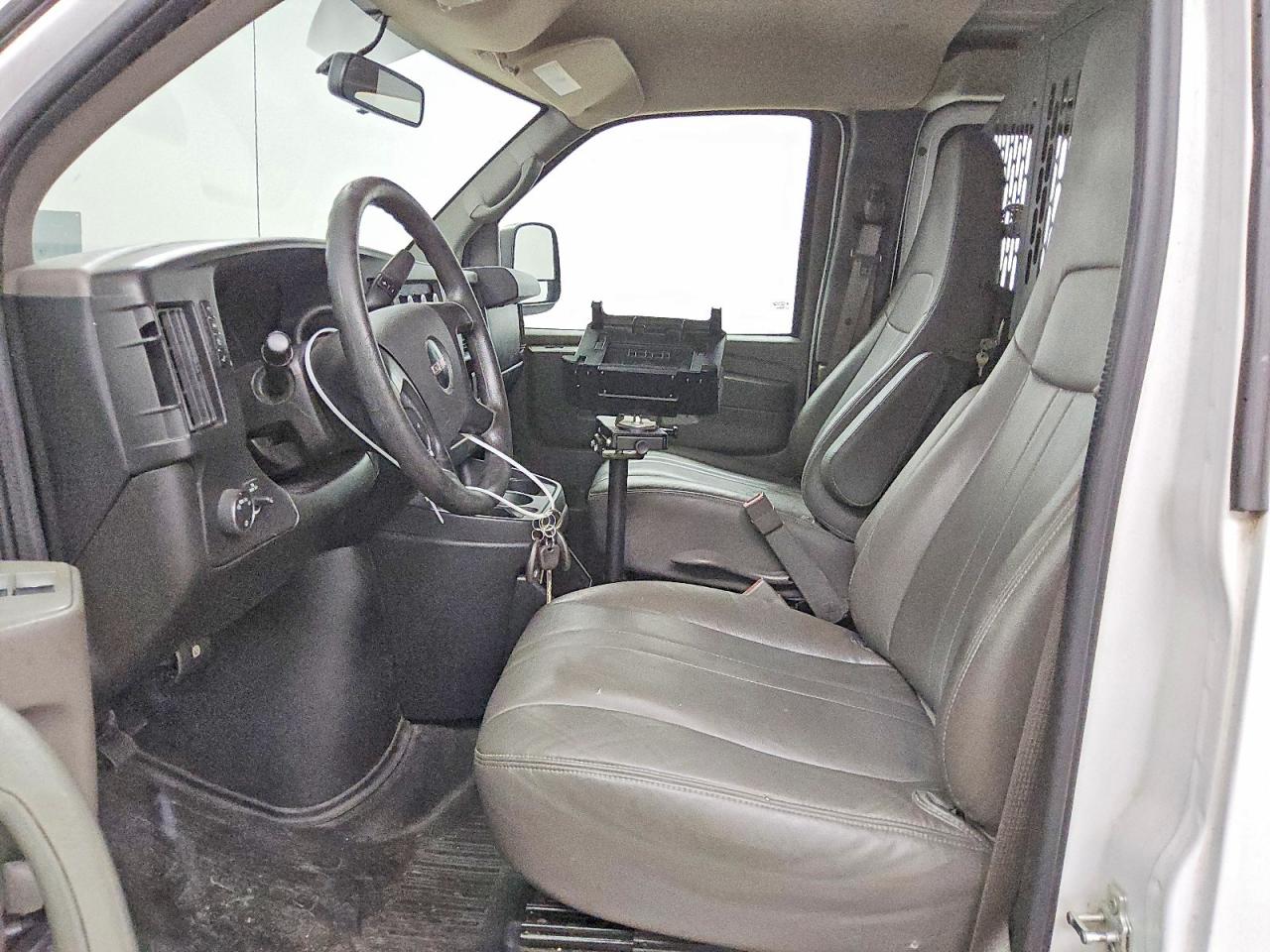 2015 Gmc Savana G2500 White vin: 1GTW7FCF1F1267871