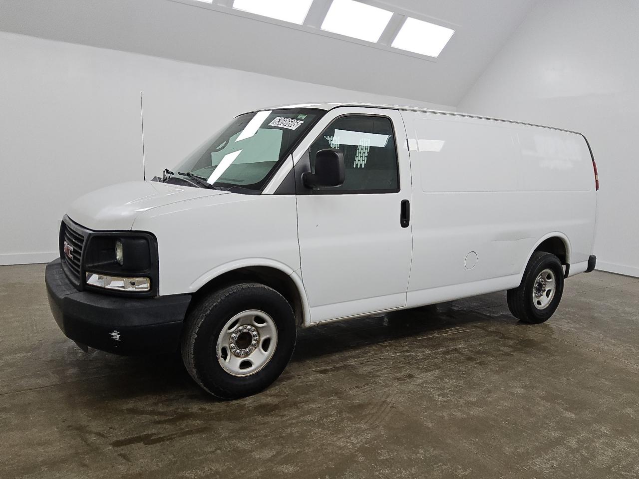 2015 Gmc Savana G2500 White vin: 1GTW7FCF1F1267871 Damage: Front Bumper, Light Scratch, 3 To 4 Inches