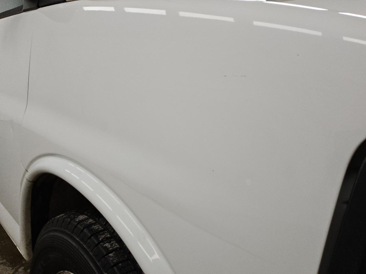 2015 Gmc Savana G2500 White vin: 1GTW7FCF1F1267871 Damage: Right Front Fender, Dent(S) W/ Paint Dmg, > 12 Inches