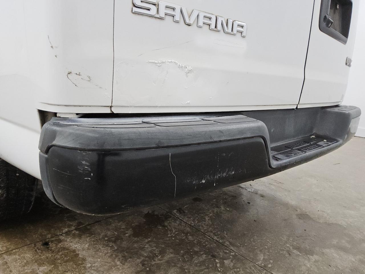 2015 Gmc Savana G2500 White vin: 1GTW7FCF1F1267871 Damage: Rear Metal Bumper Painted, Dent(S) W/ Paint Dmg, > 12 Inches