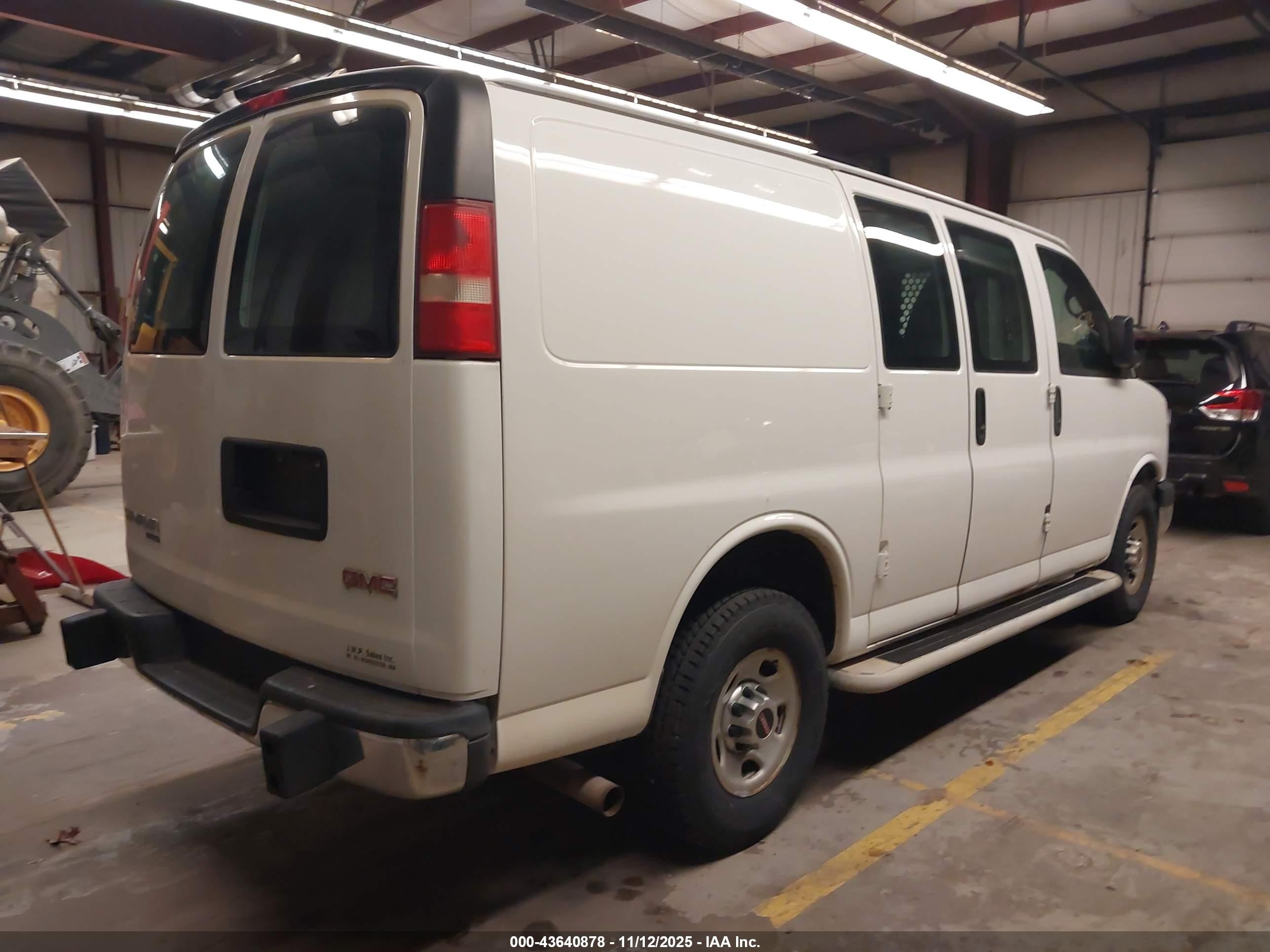 2015 Gmc Savana 2500 Work Van Белый vin: 1GTW7FCF2F1903228