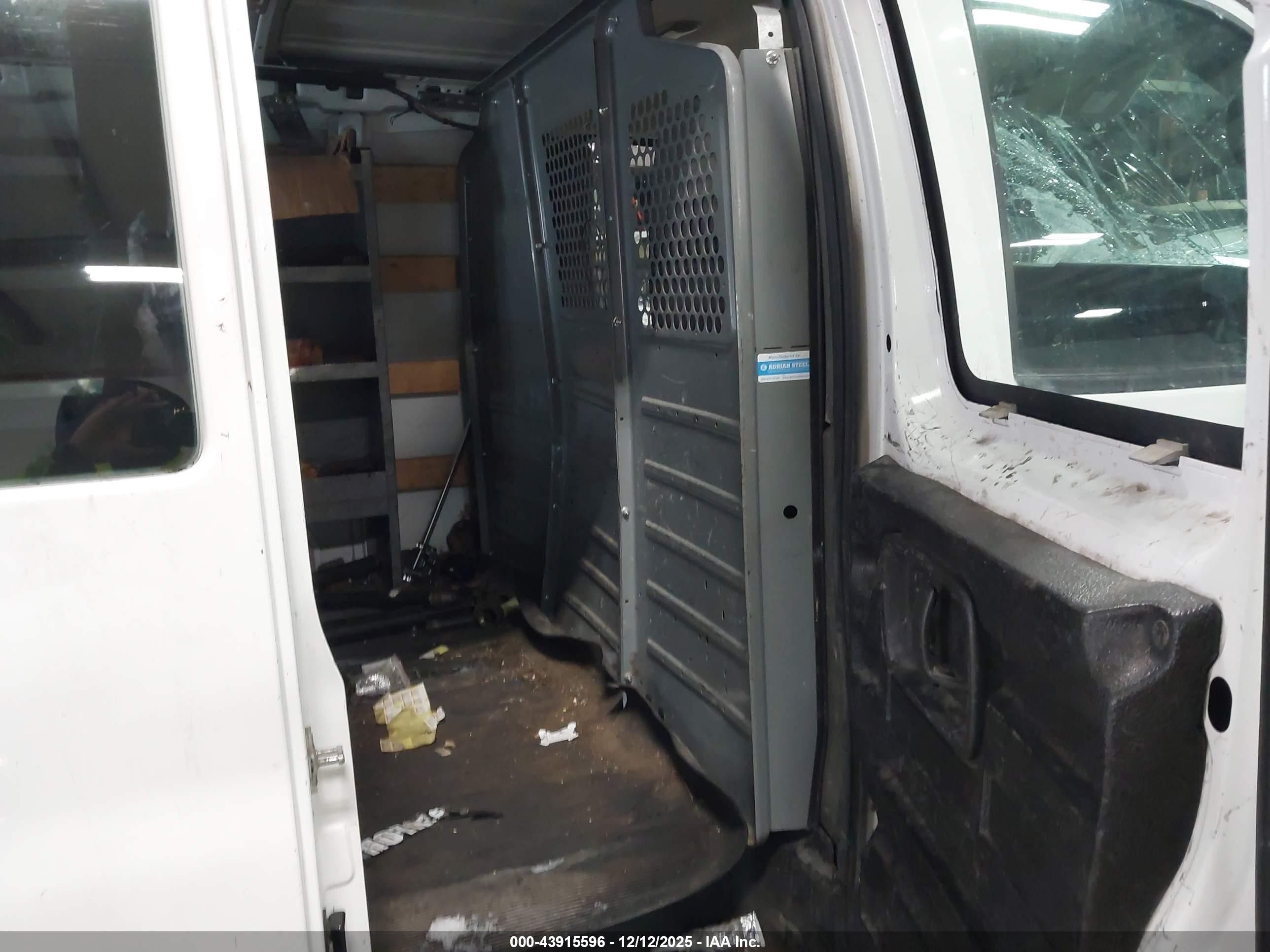 2015 Gmc Savana 2500 Work Van Белый vin: 1GTW7FCF5F1904423