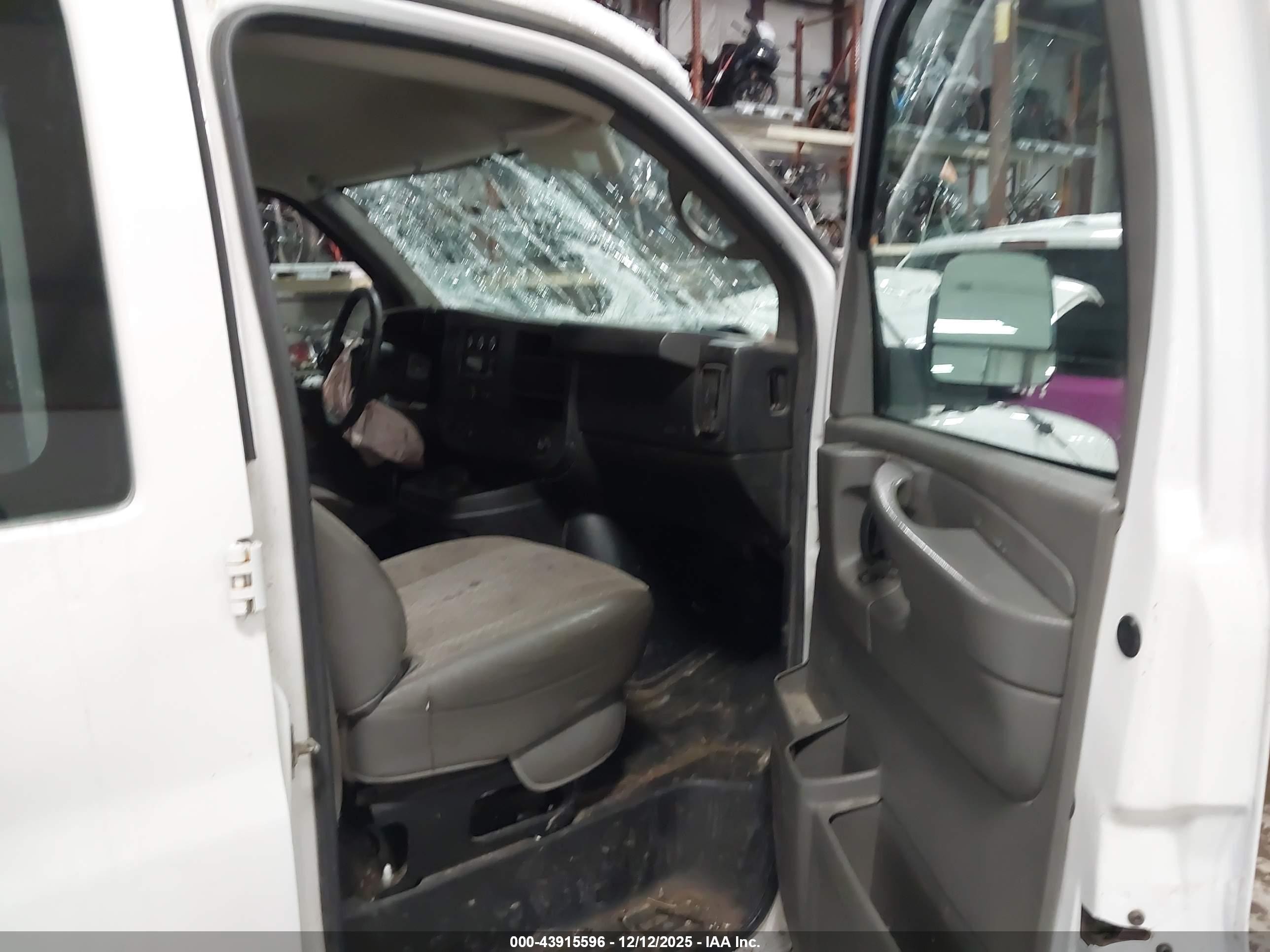 2015 Gmc Savana 2500 Work Van Белый vin: 1GTW7FCF5F1904423