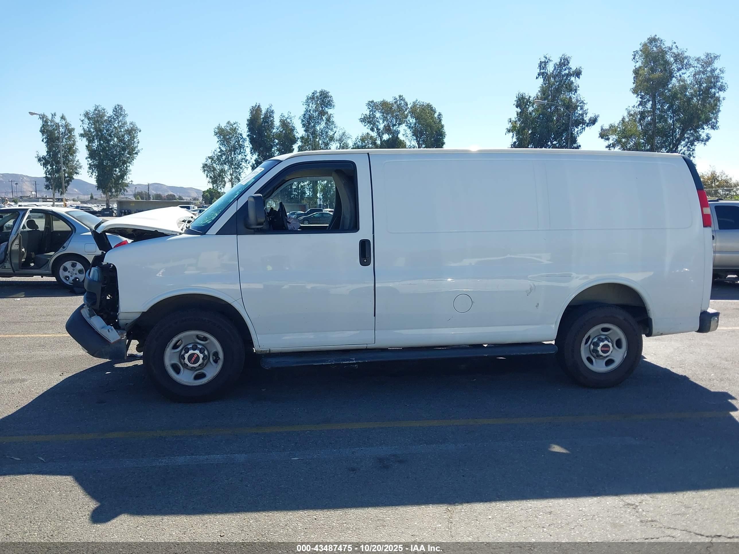 2015 Gmc Savana 2500 Work Van Белый vin: 1GTW7FCF7F1908294