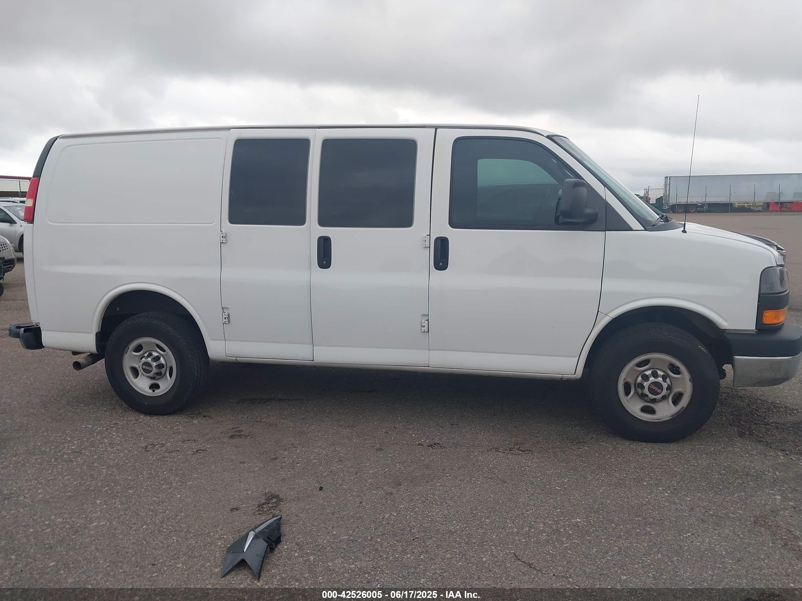 2015 Gmc Savana 2500 Work Van White vin: 1GTW7FCFXF1904868