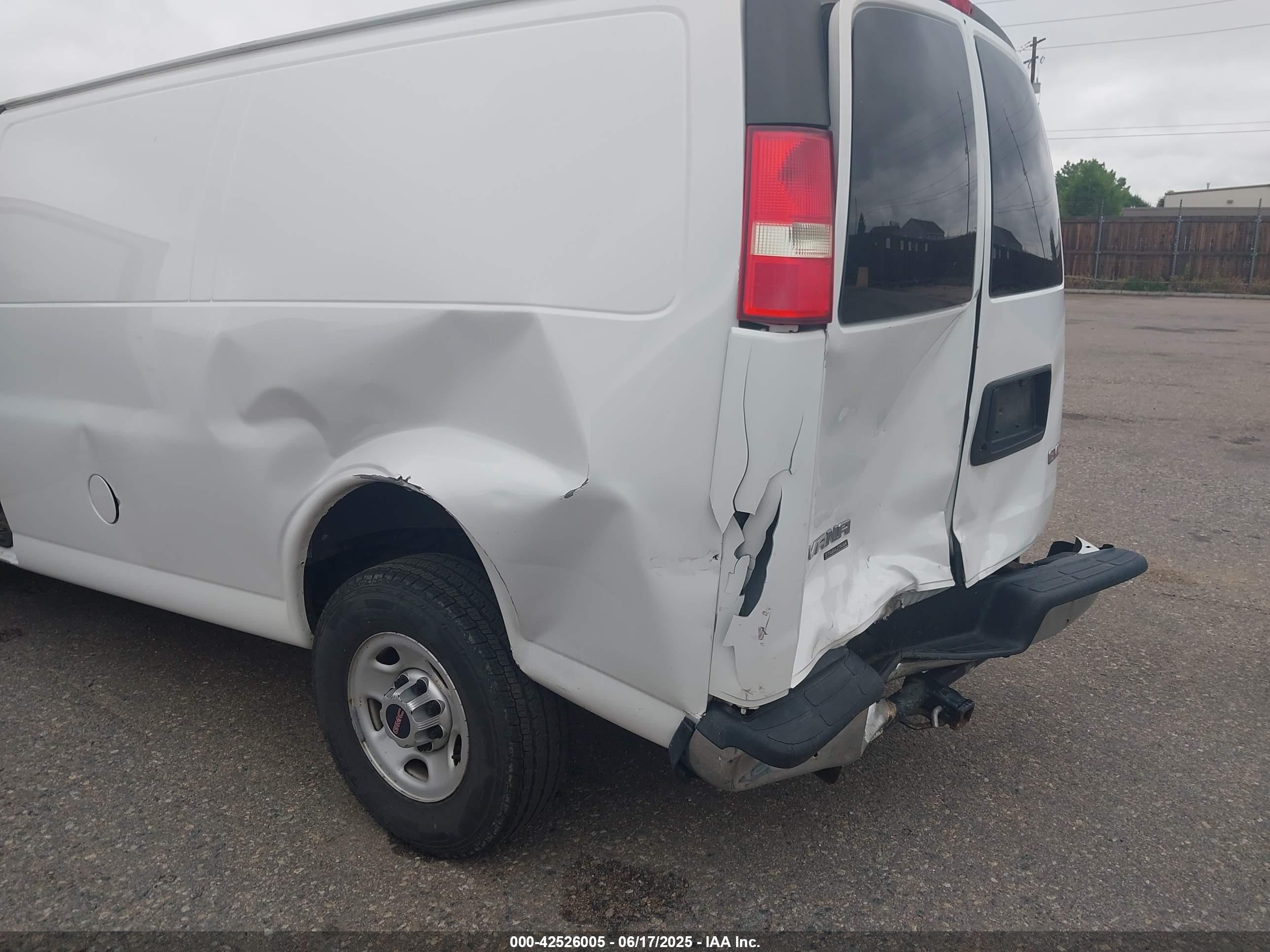 2015 Gmc Savana 2500 Work Van White vin: 1GTW7FCFXF1904868