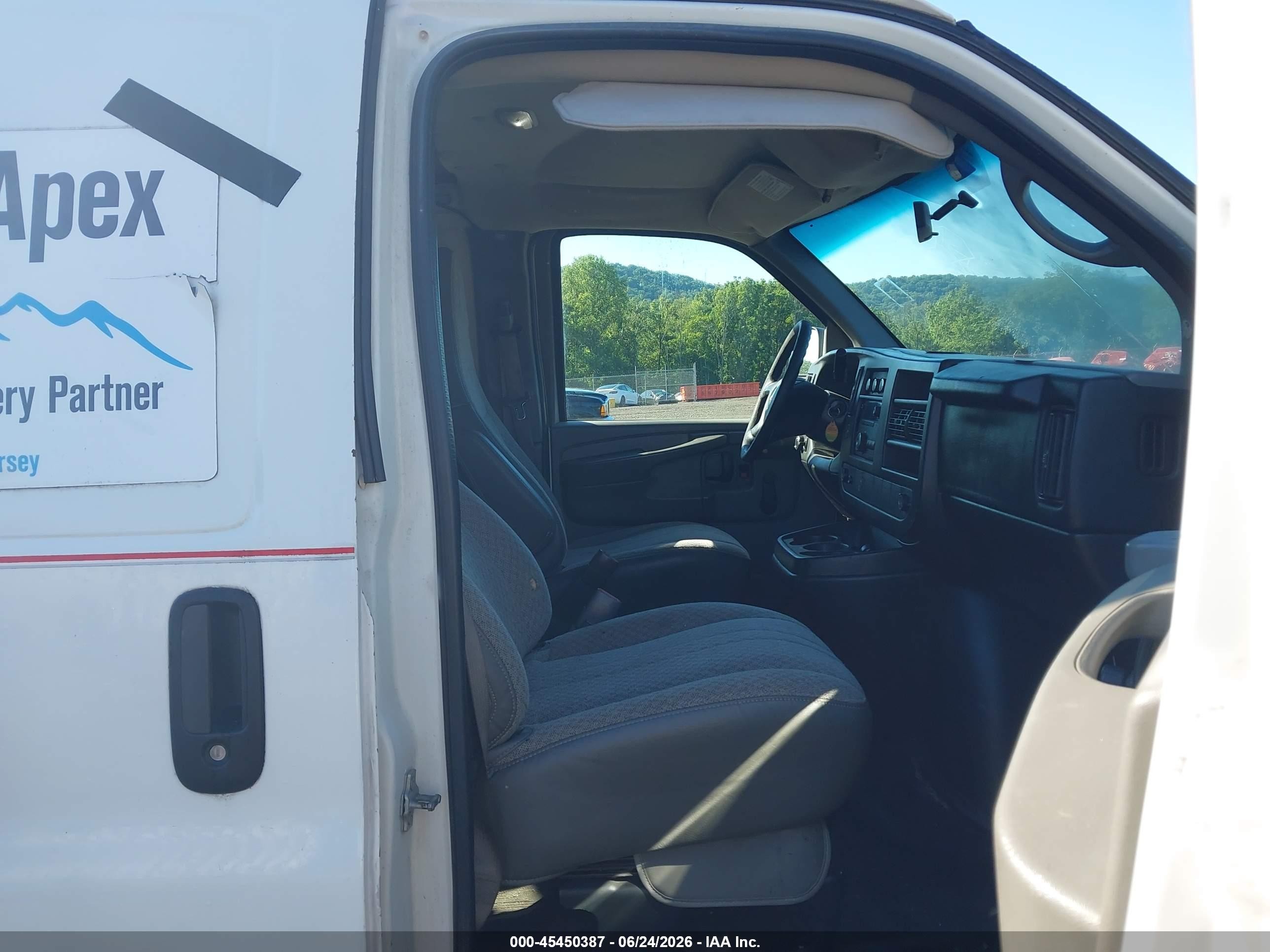 2012 Gmc Savana 3500 Work Van Белый vin: 1GTZ7UBA7C1145065