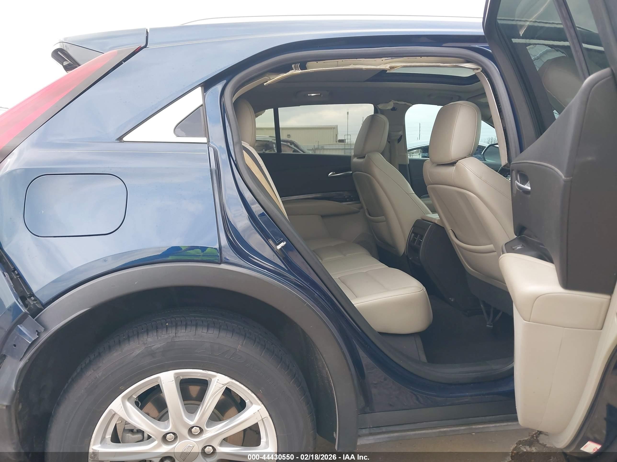 2019 Cadillac Xt4 Luxury Синий vin: 1GYAZAR45KF135121