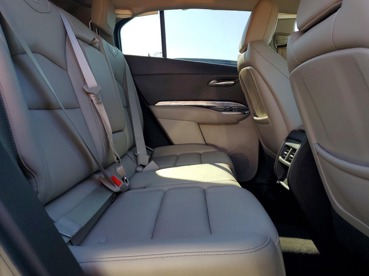 2019 Cadillac Xt4 Luxury Red vin: 1GYAZAR46KF147827