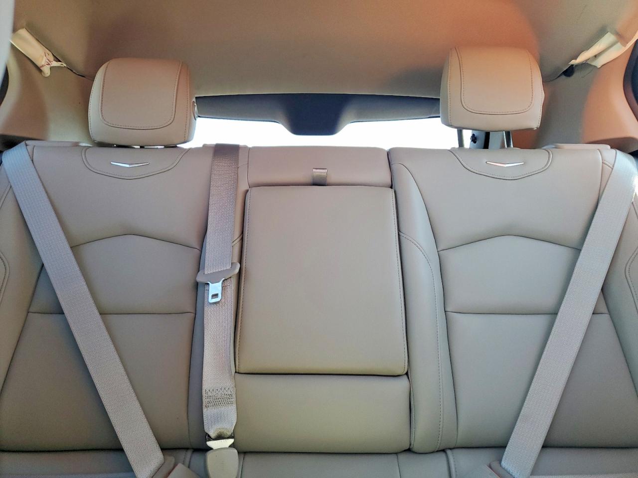 2019 Cadillac Xt4 Luxury Red vin: 1GYAZAR46KF147827