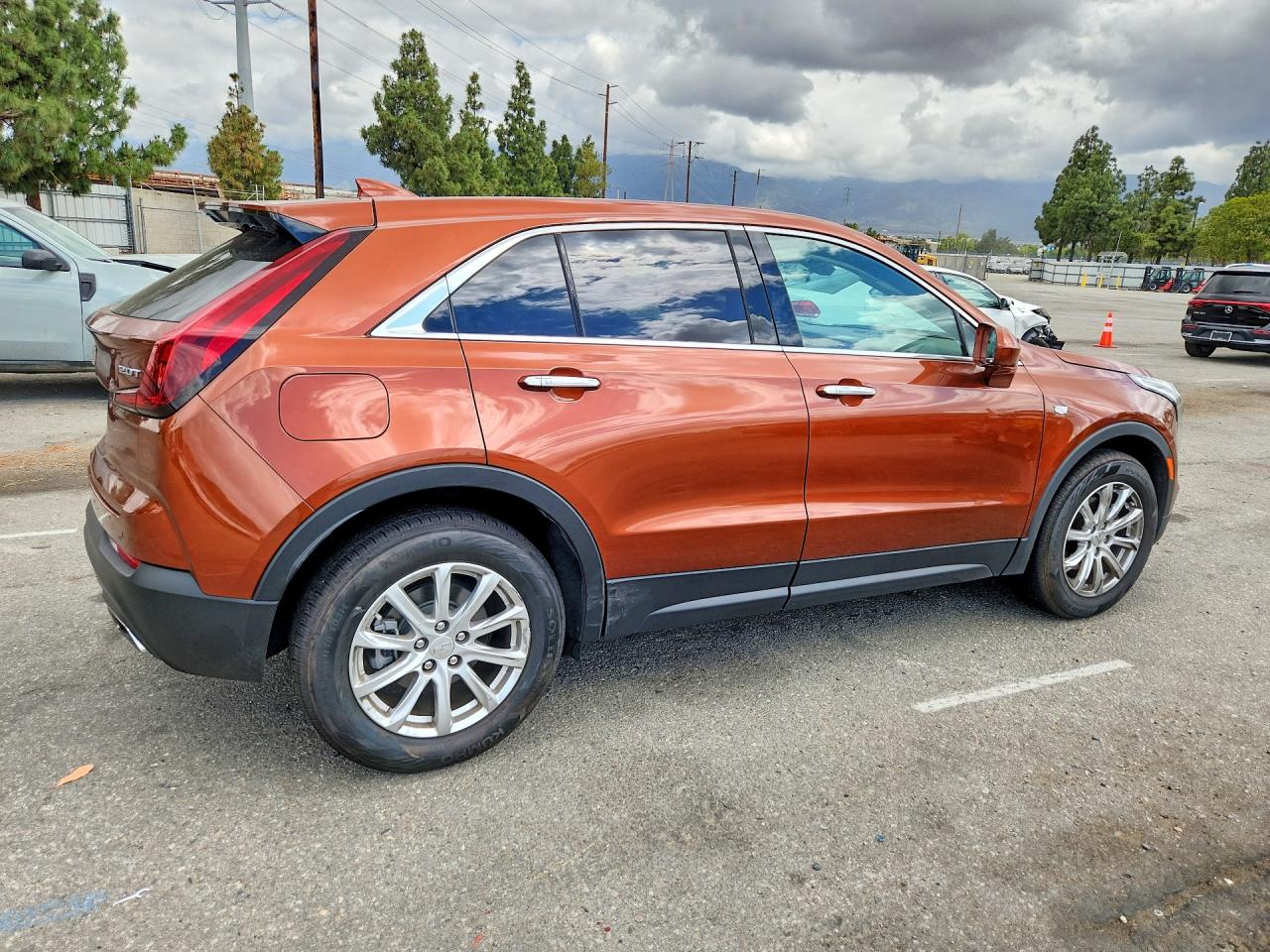 2019 Cadillac Xt4 Luxury Оранжевый vin: 1GYAZAR48KF164113