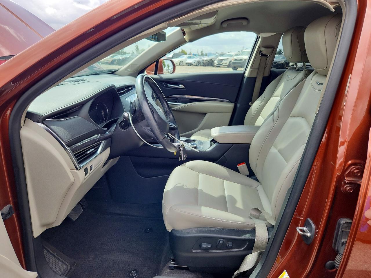 2019 Cadillac Xt4 Luxury Оранжевый vin: 1GYAZAR48KF164113