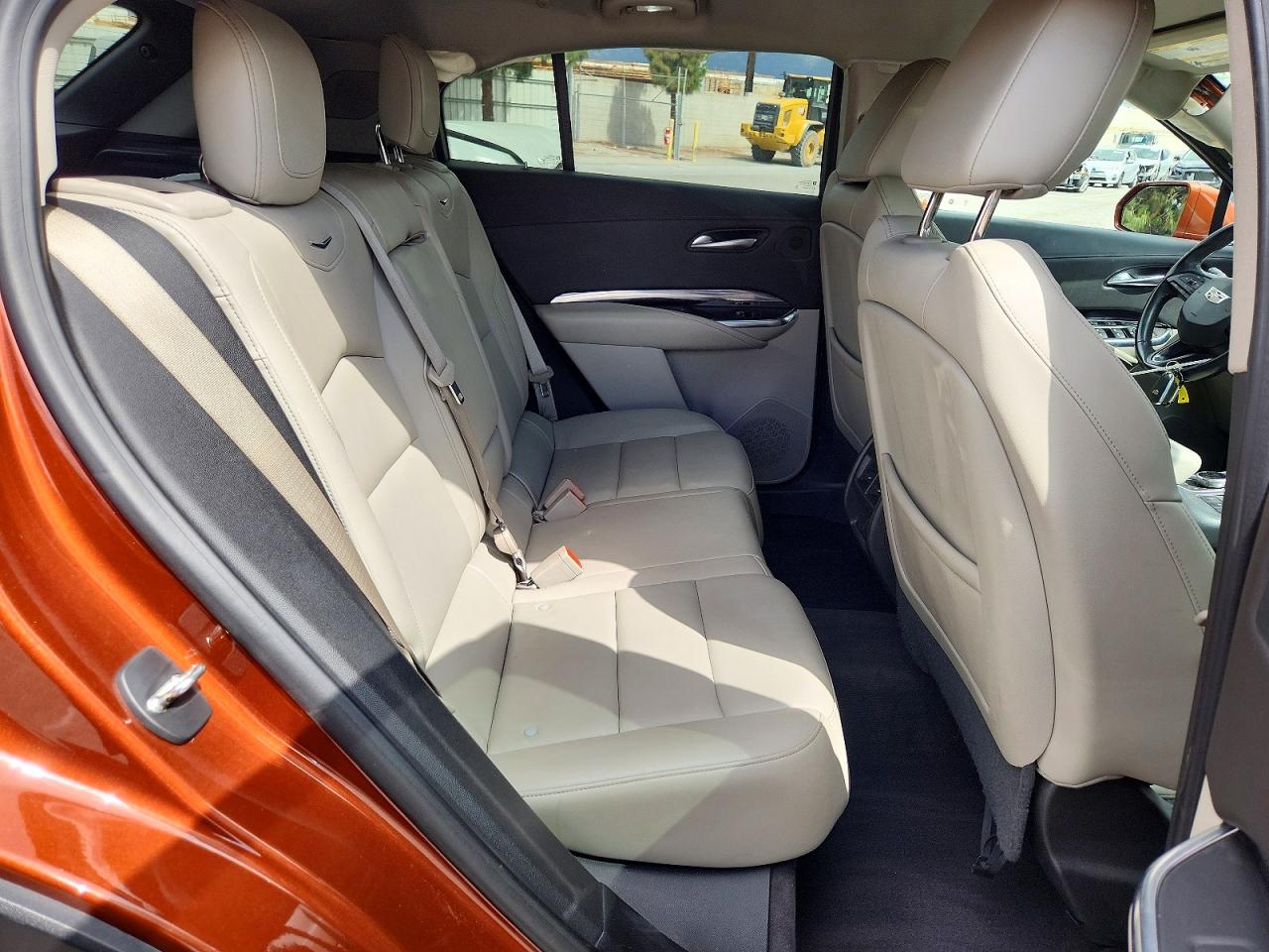 2019 Cadillac Xt4 Luxury Оранжевый vin: 1GYAZAR48KF164113