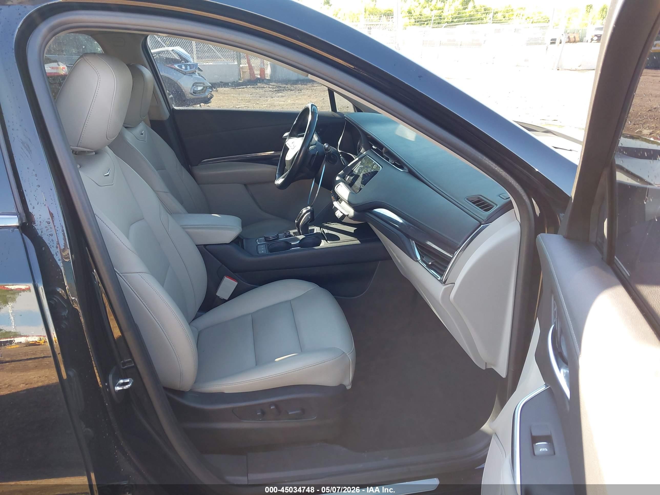2019 Cadillac Xt4 Luxury Черный vin: 1GYAZAR49KF196407