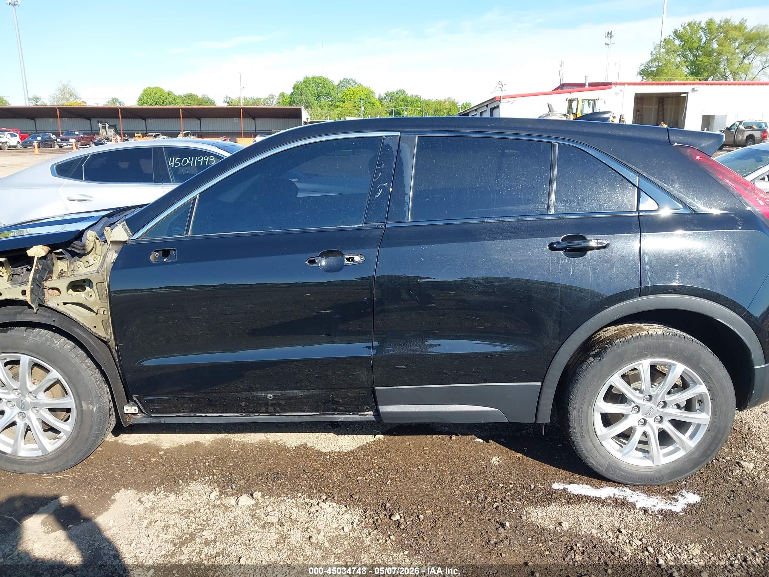 2019 Cadillac Xt4 Luxury Черный vin: 1GYAZAR49KF196407