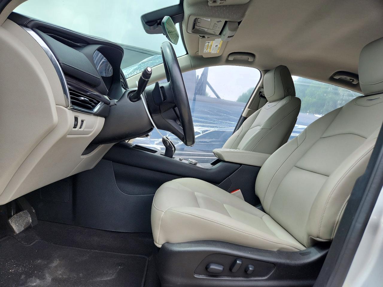 2020 Cadillac Xt4 Luxury Silver vin: 1GYAZAR4XLF011167
