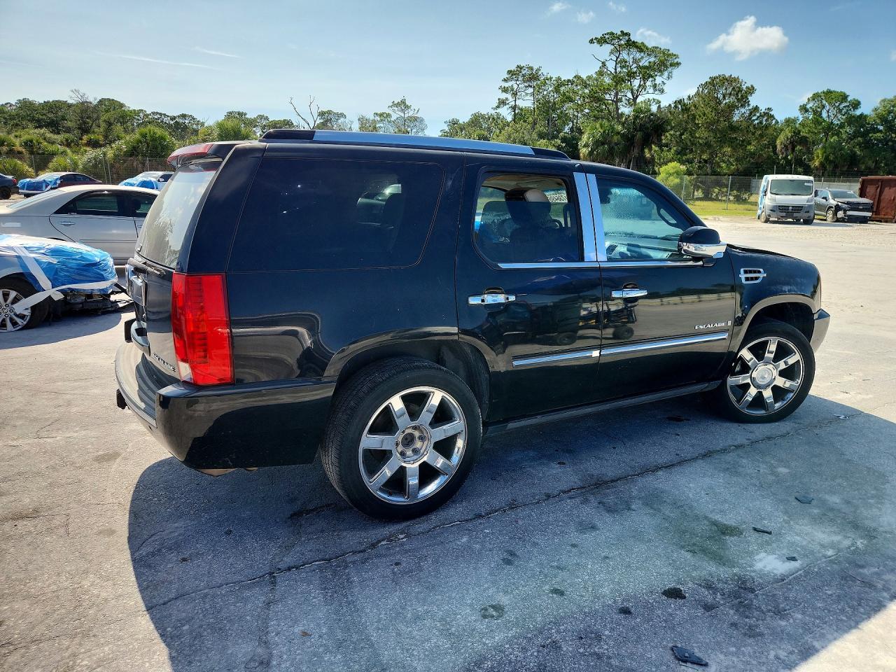 2008 Cadillac Escalade Luxury Black vin: 1GYEC63818R105150