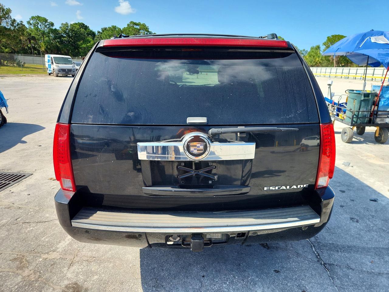 2008 Cadillac Escalade Luxury Black vin: 1GYEC63818R105150