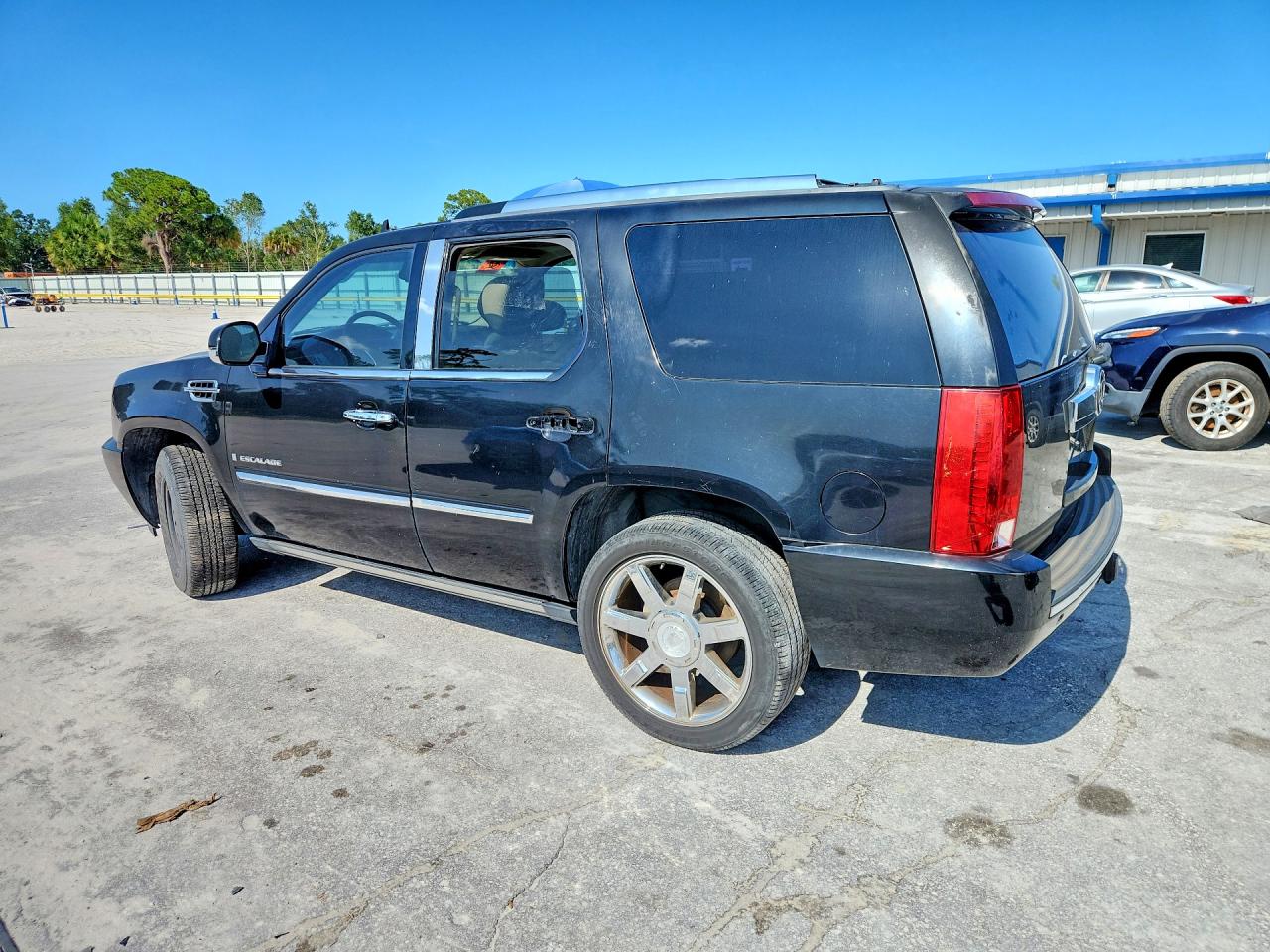 2008 Cadillac Escalade Luxury Black vin: 1GYEC63818R105150