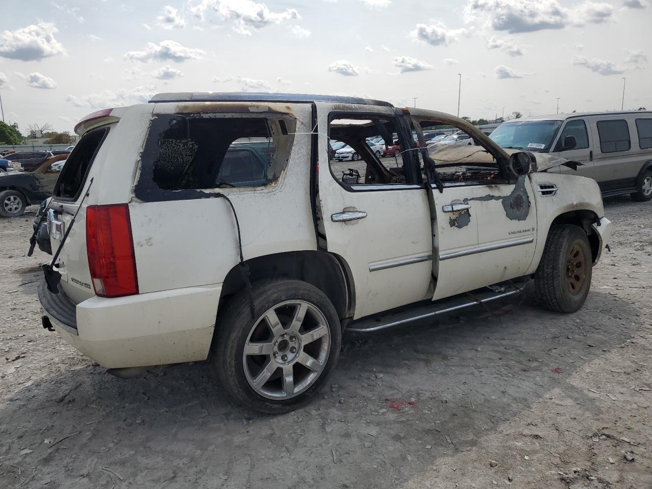 2008 Cadillac Escalade Luxury White vin: 1GYEC63818R150069