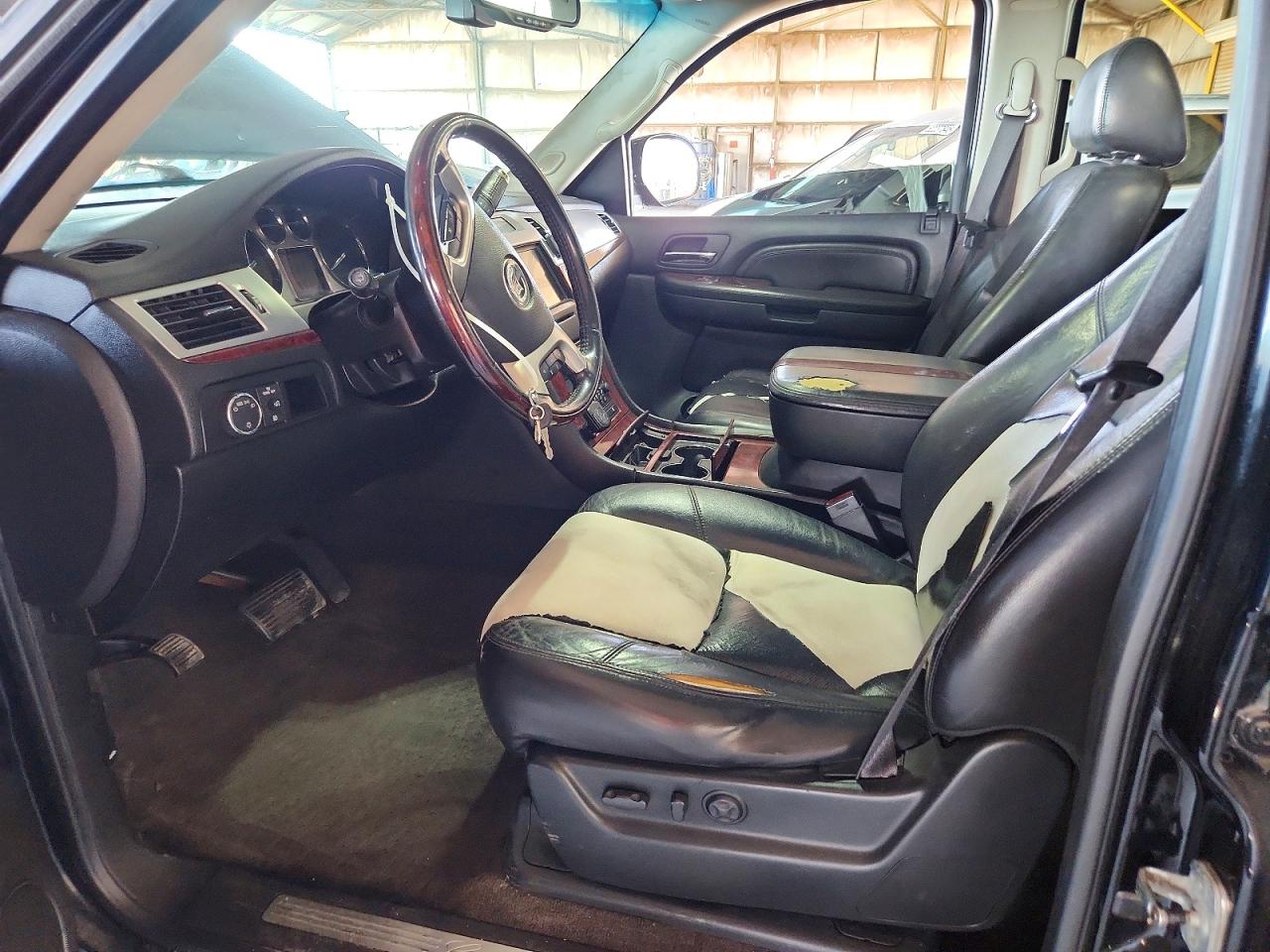 2008 Cadillac Escalade Luxury Черный vin: 1GYEC63818R202753