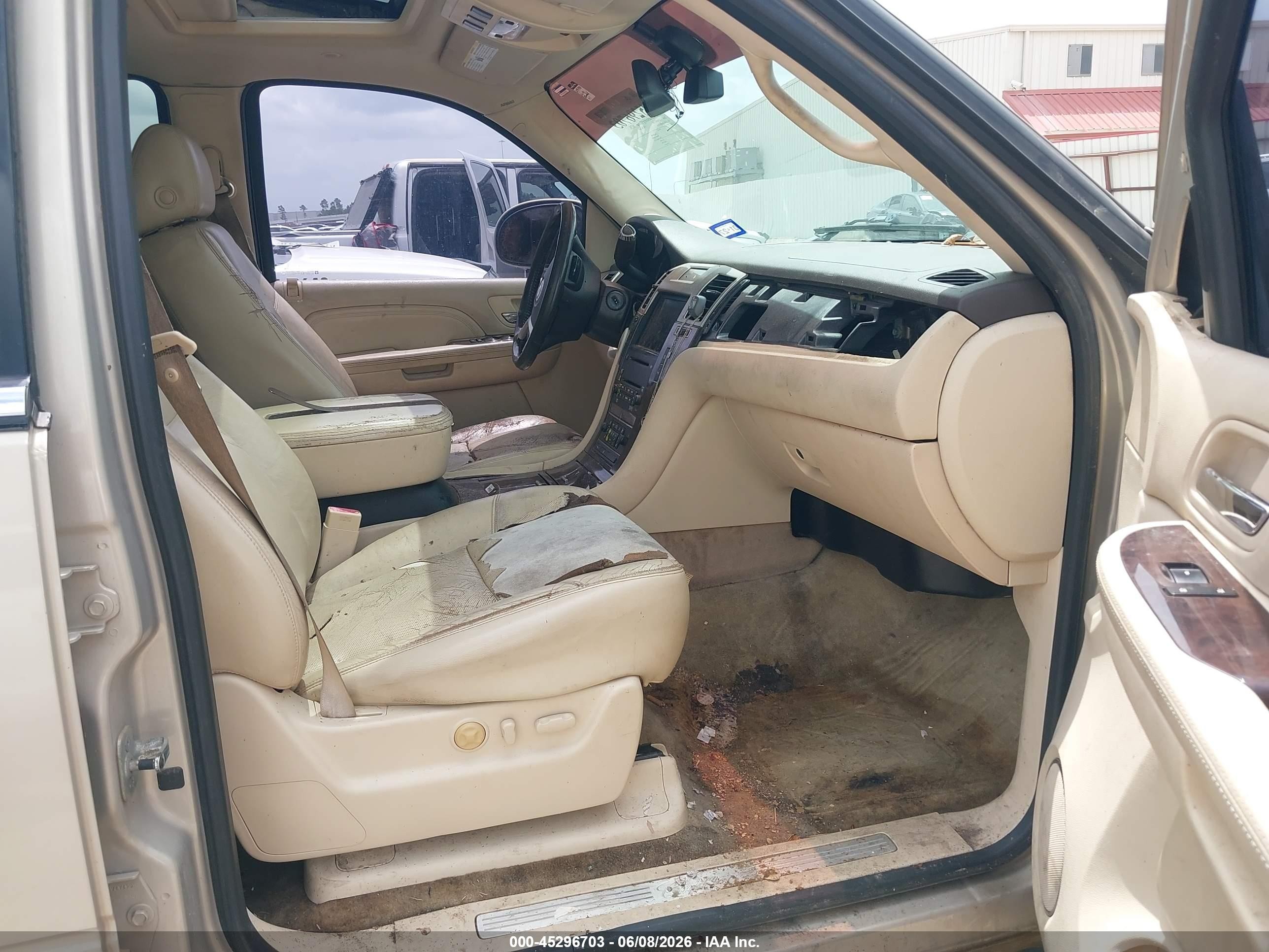 2008 Cadillac Escalade Standard Gold vin: 1GYEC63828R133295